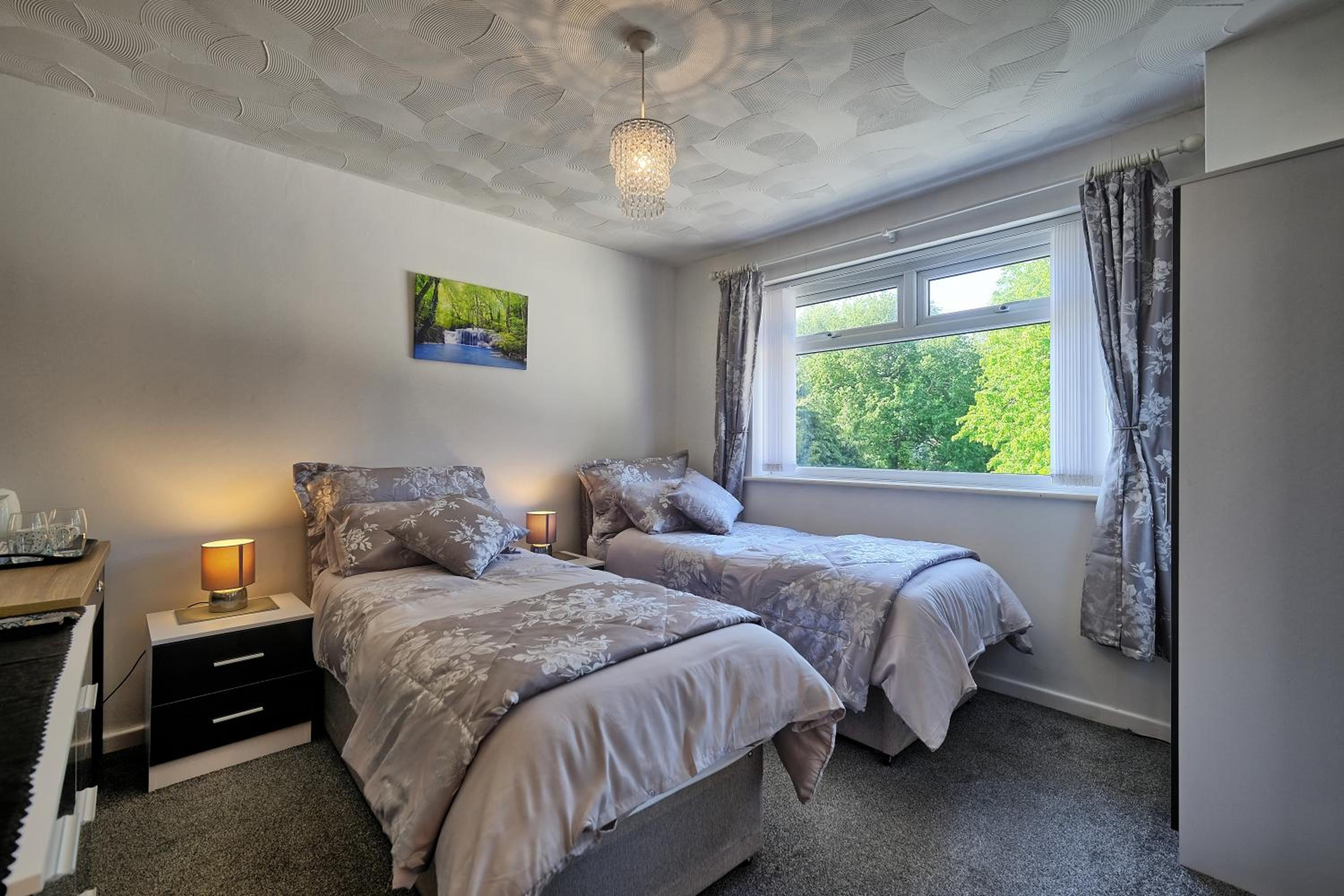 Double or Twin Room with Private Bathroom - Photo 6
