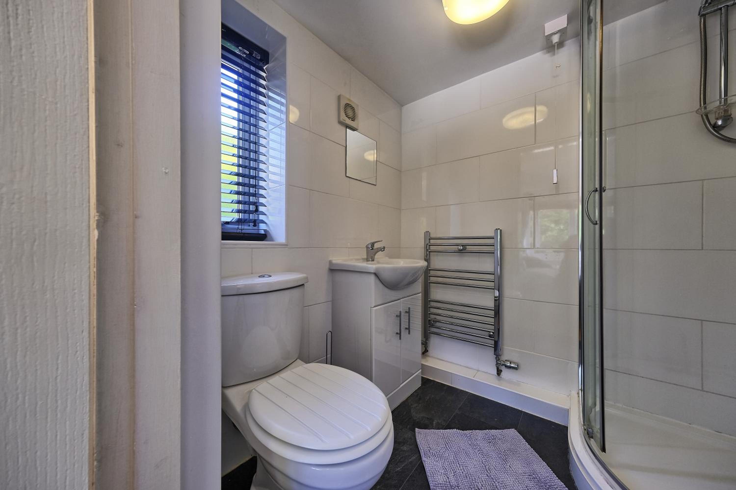 Double Room with Private Bathroom - Photo 7