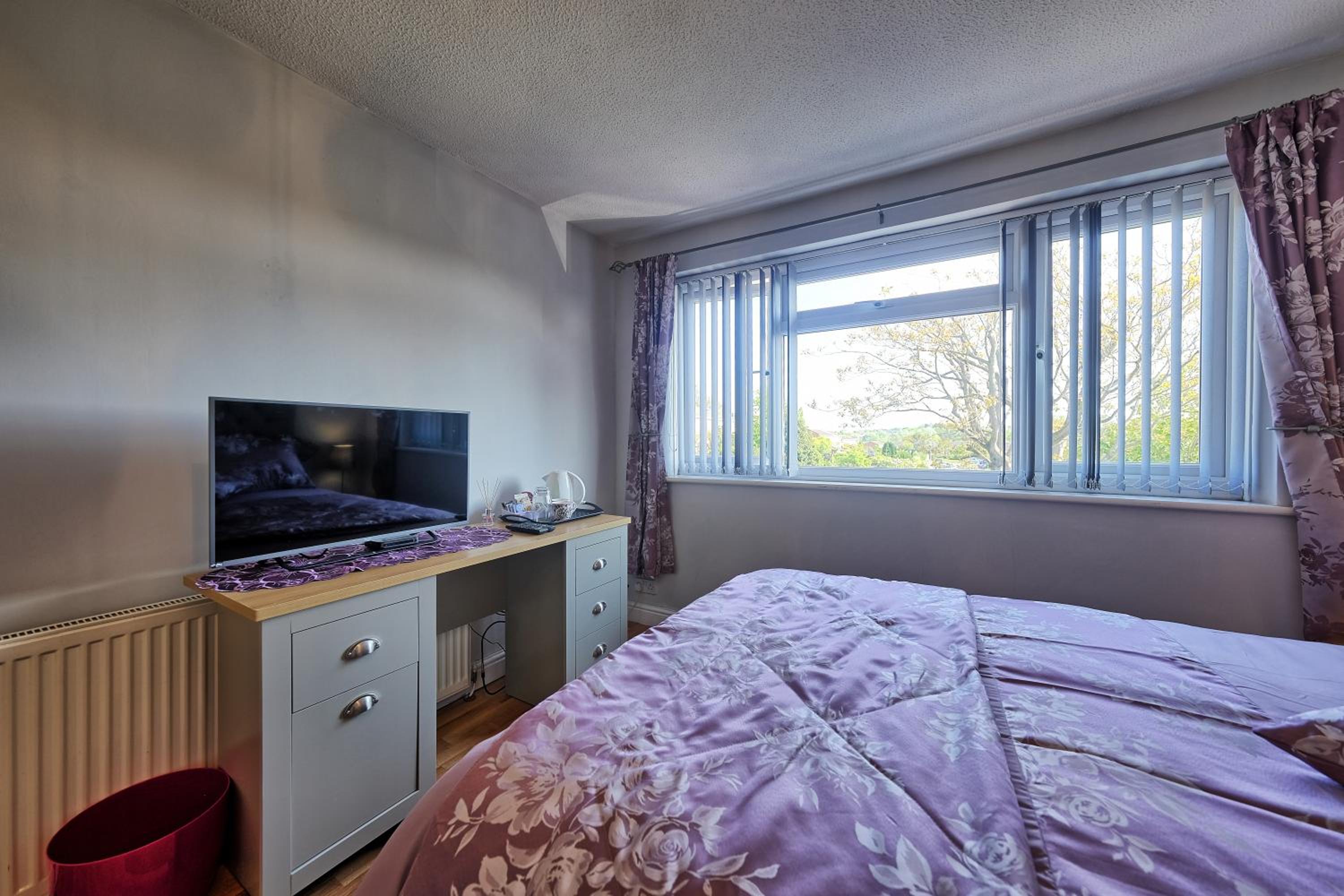 Double Room with Private Bathroom - Photo 3