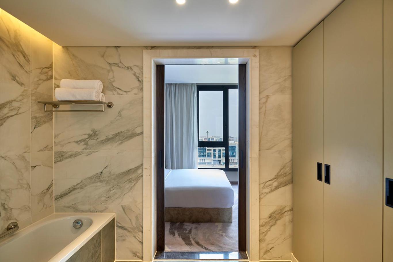 Junior King Suite (Access to Shopping Plaza) - Photo 6