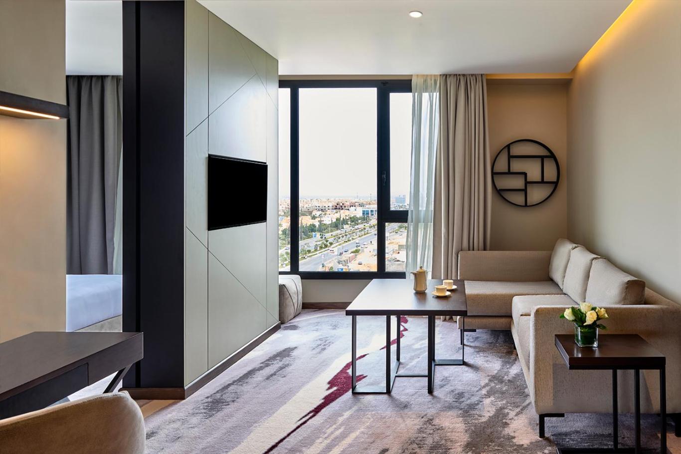 Junior King Suite (Access to Shopping Plaza) - Photo 5