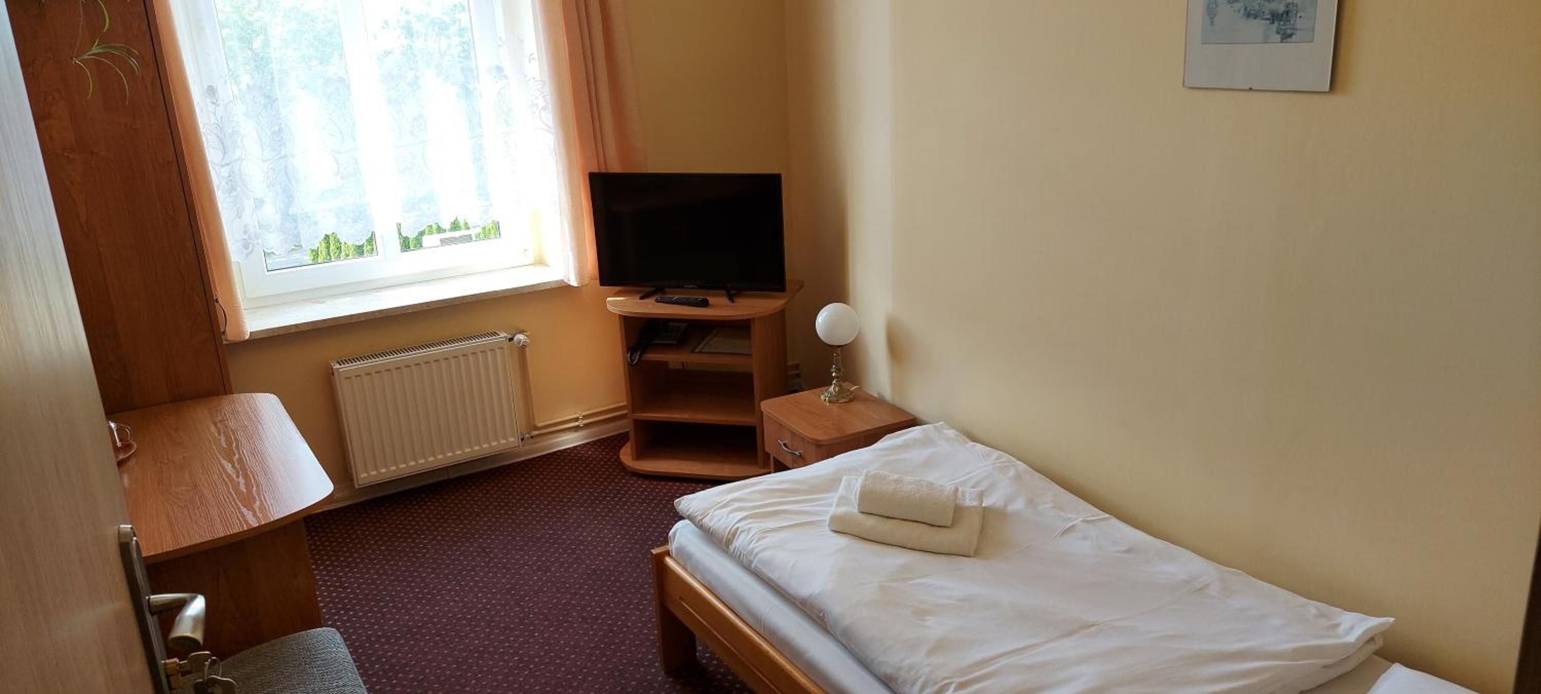 Single Room with Bathroom photo 2