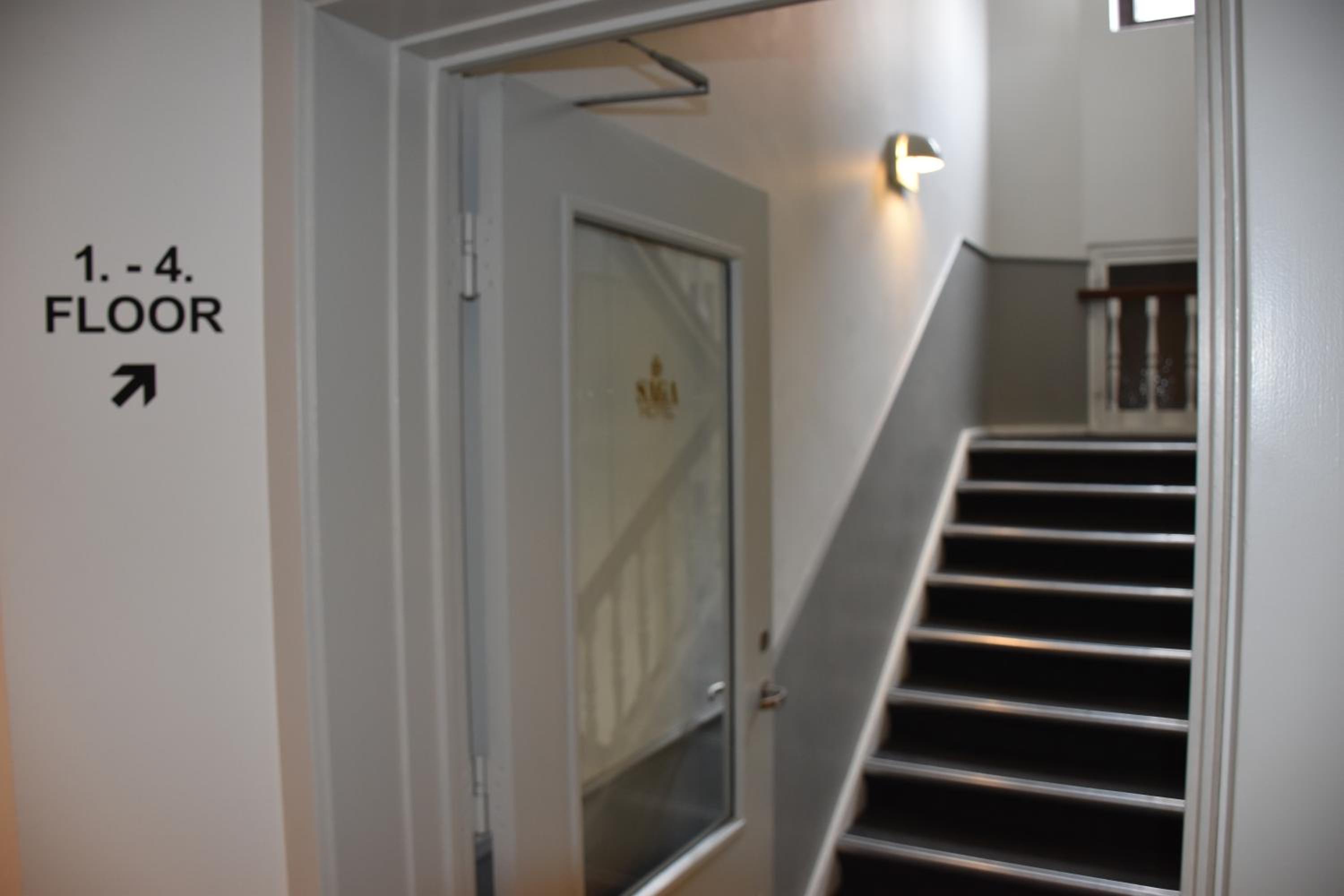 Standard Double Room with Private Bathroom - Photo 10