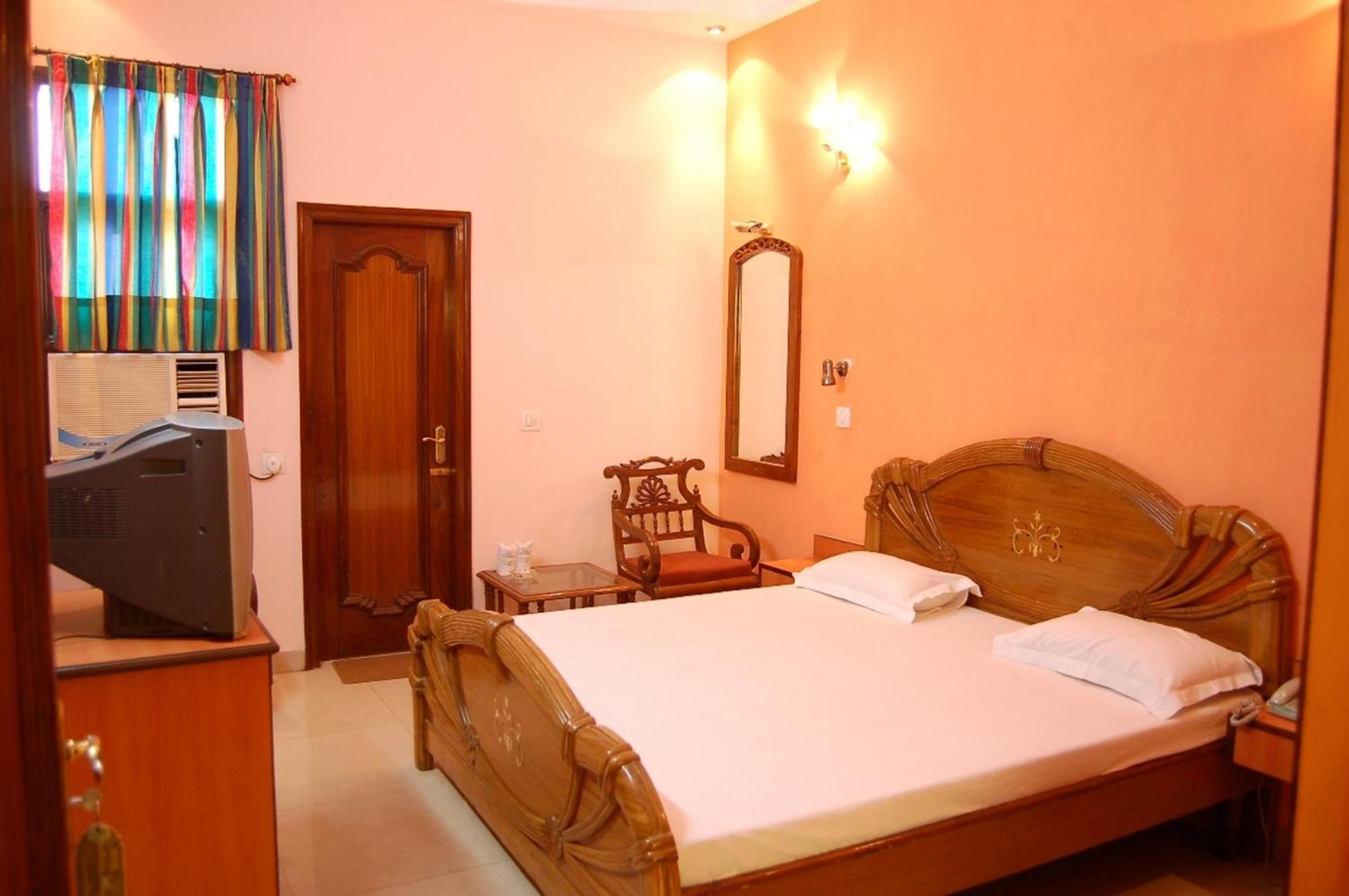 Standard Double or Twin Room - Photo 4