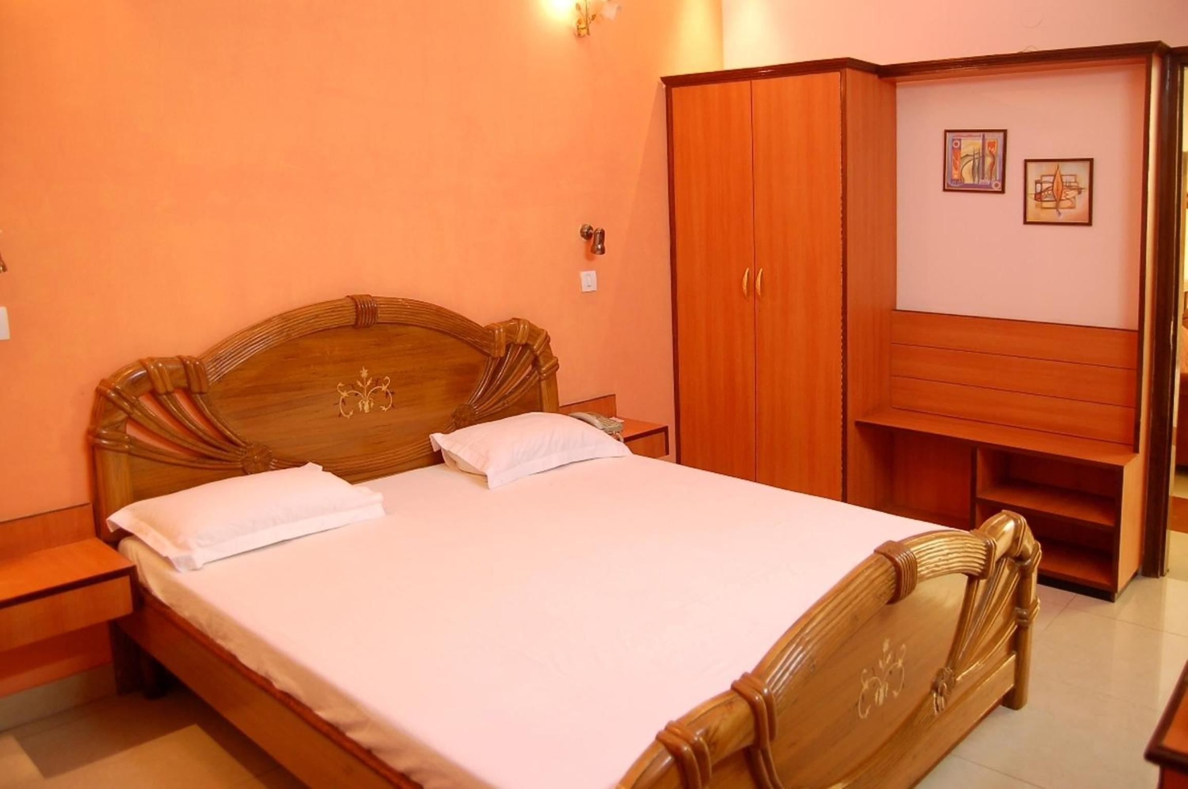 Standard Double or Twin Room - Photo 3