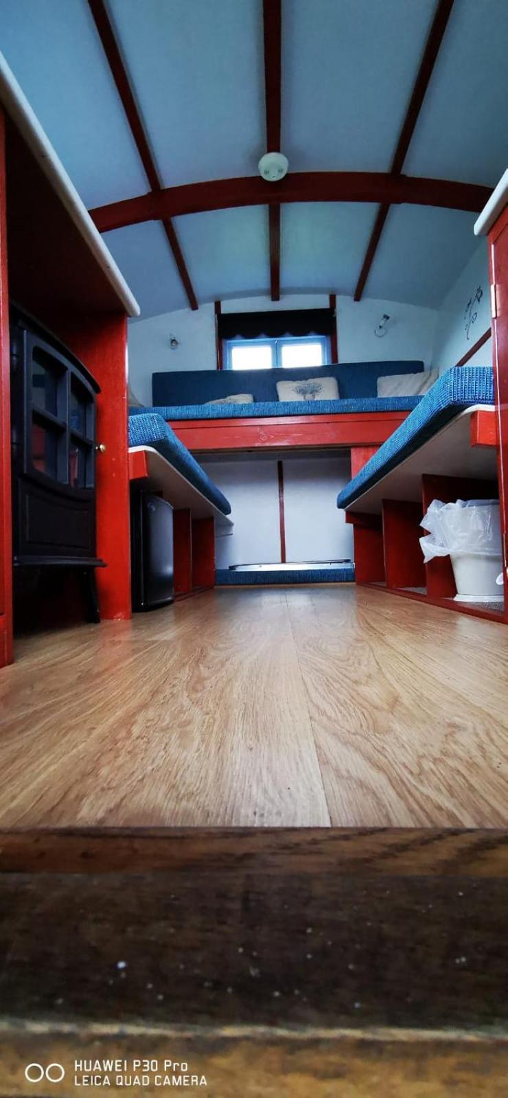 One-Bedroom Apartment - Photo 2