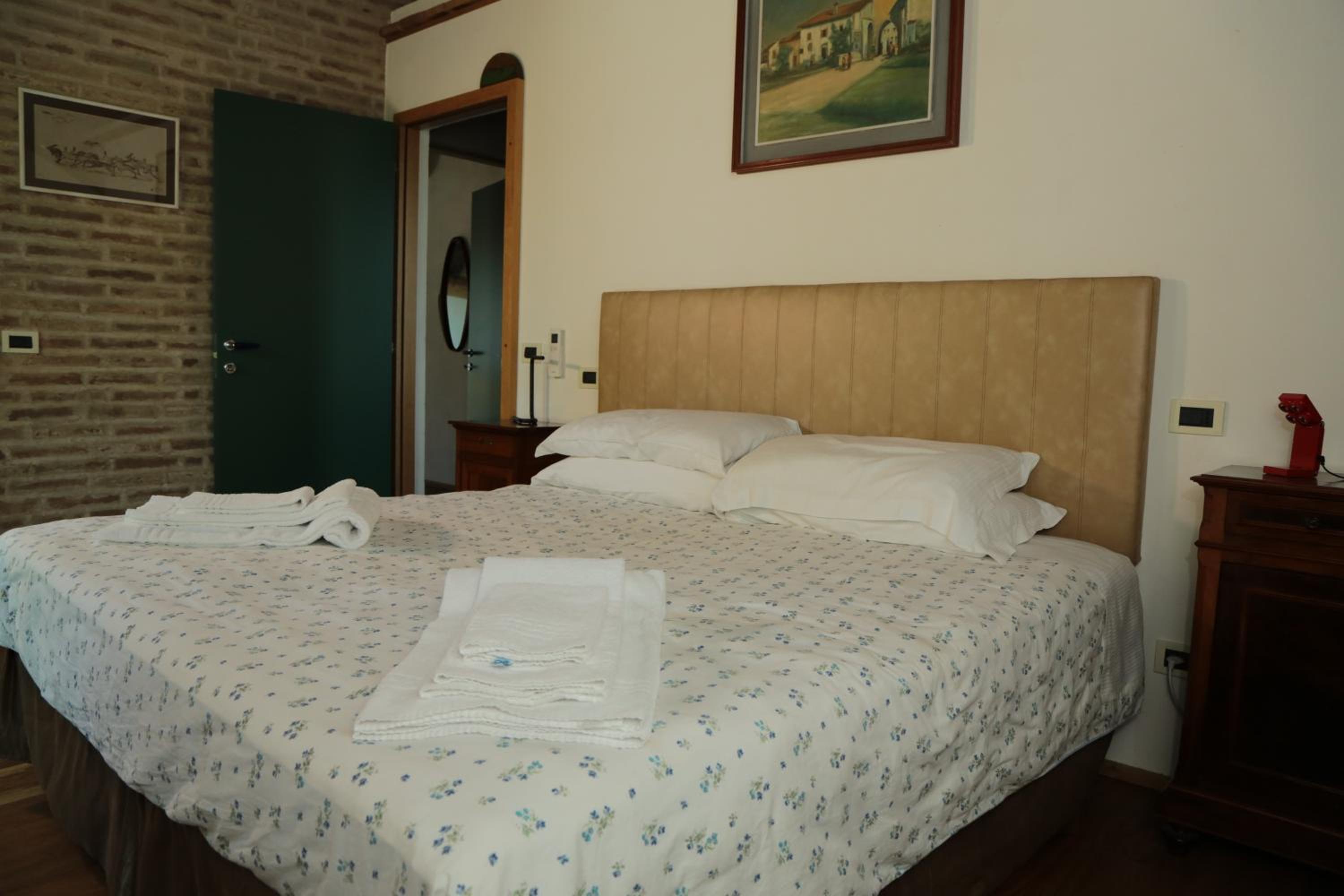 King Suite - Photo 13