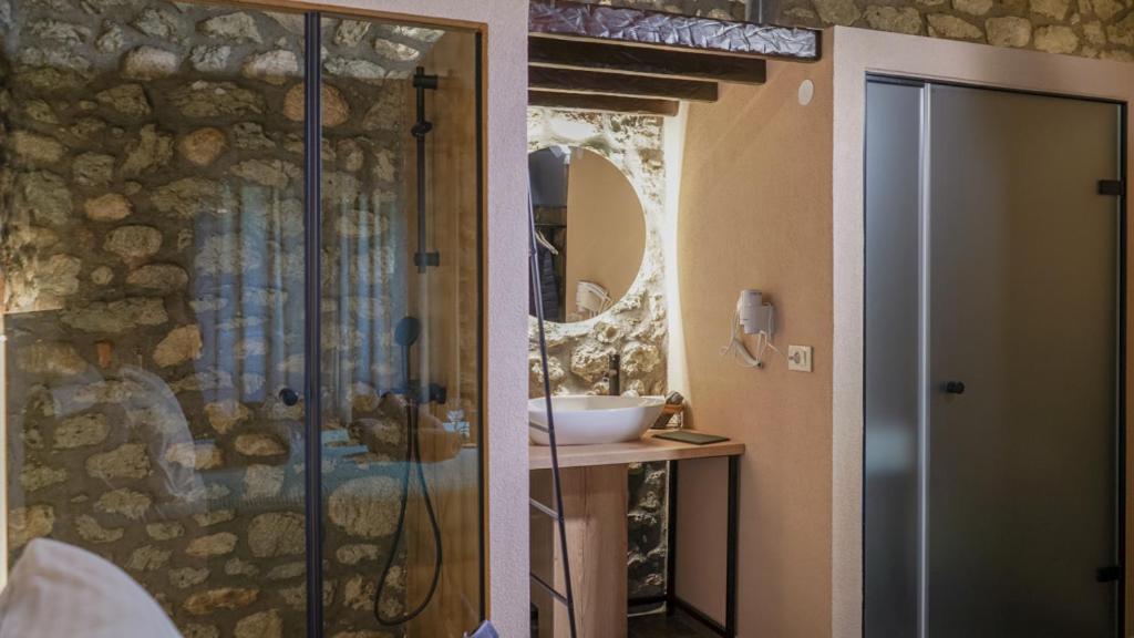 Double Room - Photo 10