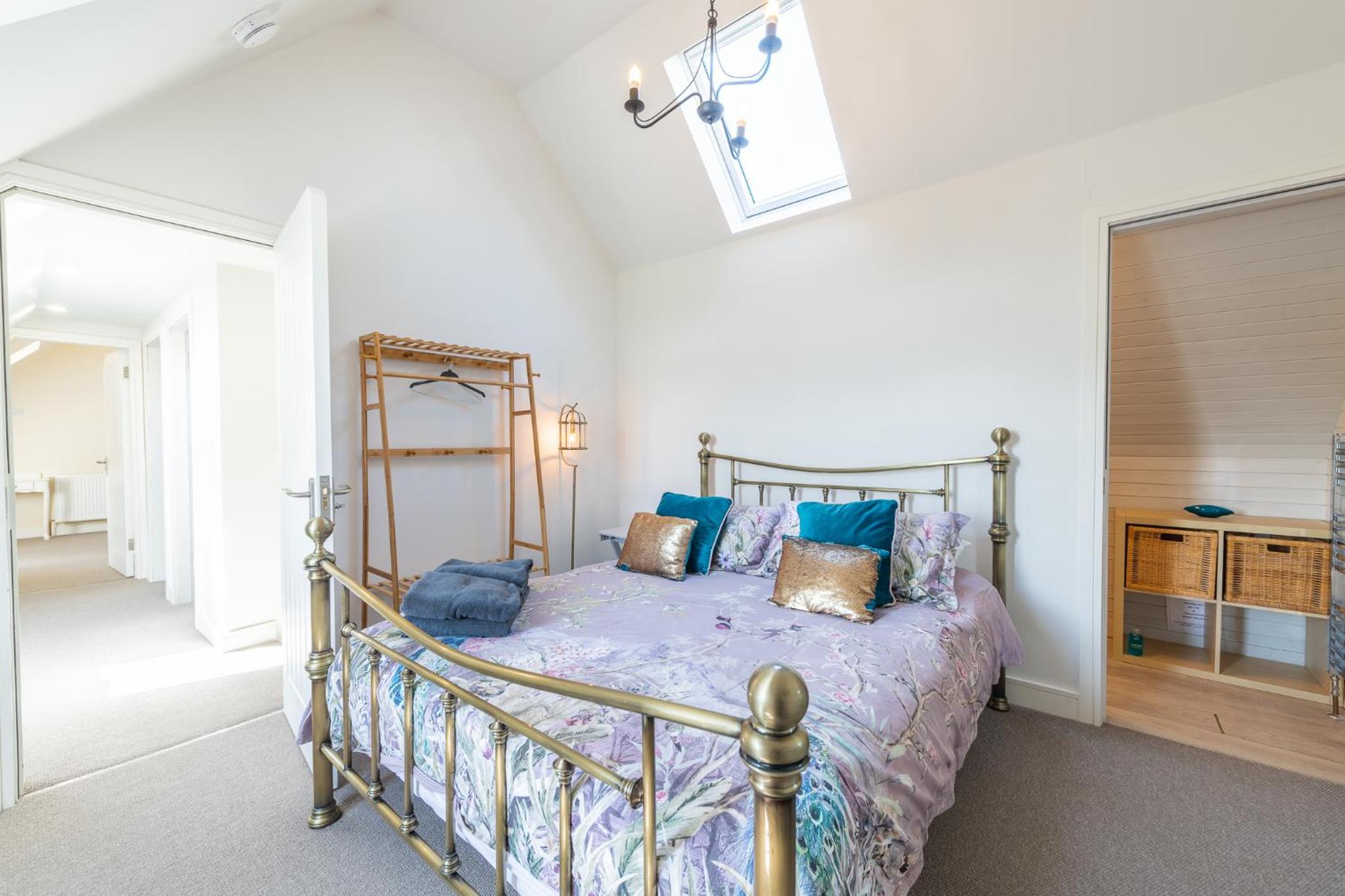 Five-Bedroom House photo 2