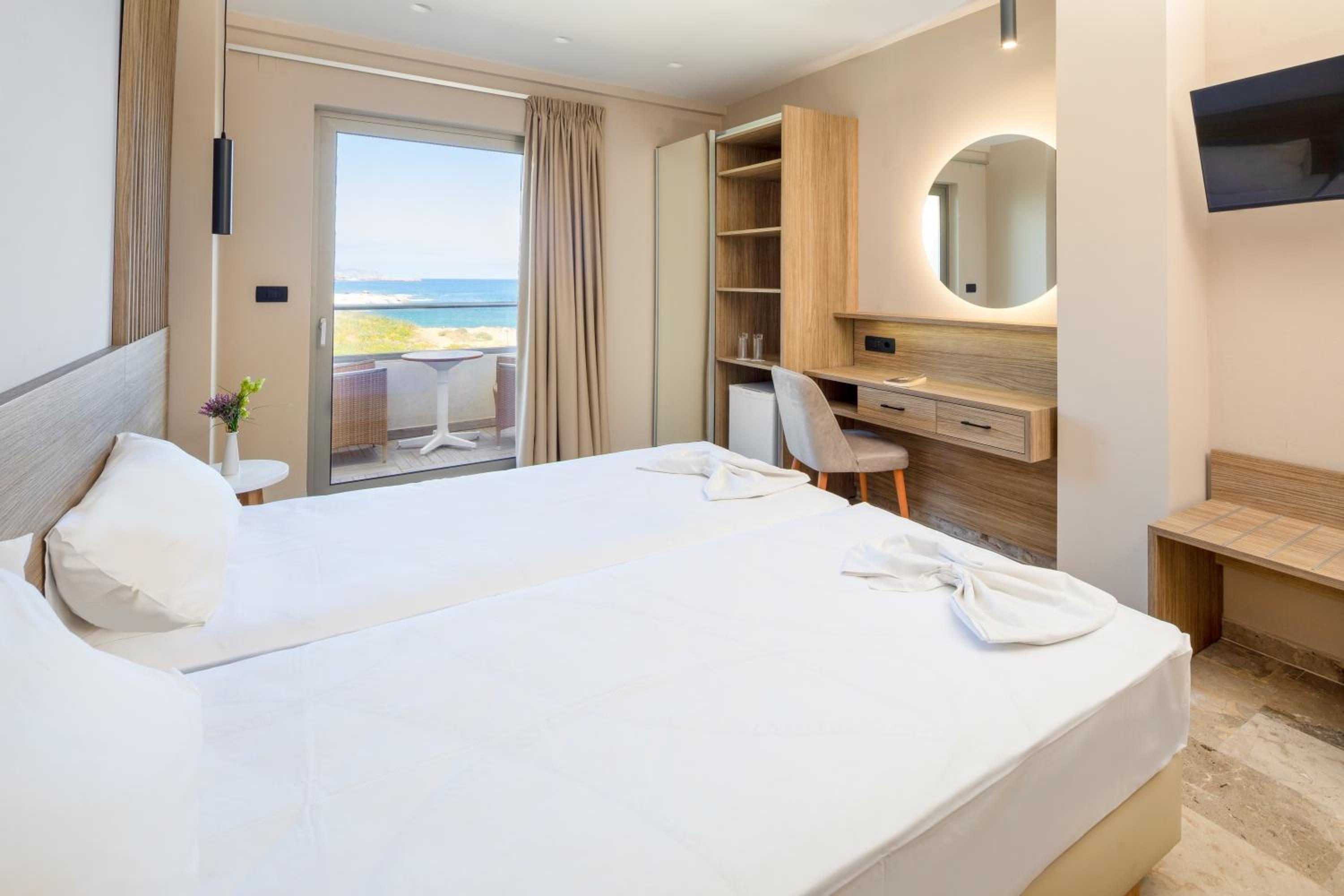 Superior Double Room with Side Sea View photo 1