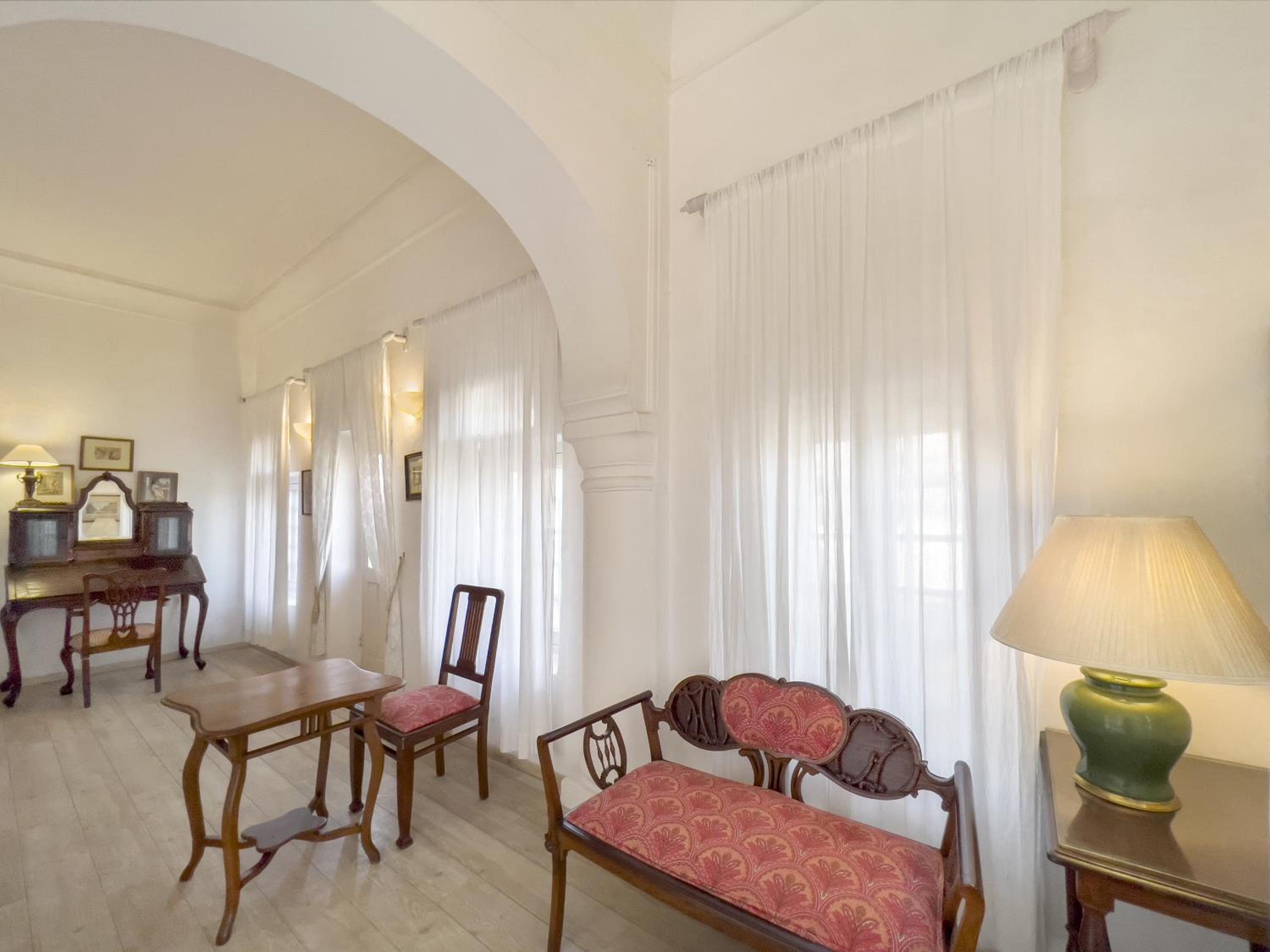 Heritage Royal Room - Enjoy a 10% discount on spa, laundry, and vintage car services, alongside complimentary evening tea, guided fort tours, and morning yoga (7:00 AM – 8:00 AM) photo 1