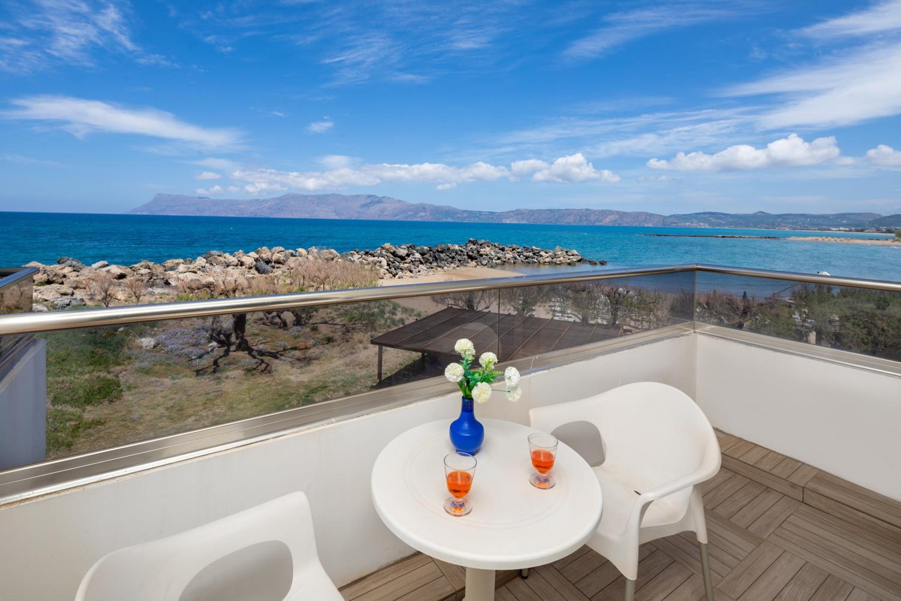 Double or Twin Room with Sea View photo 2