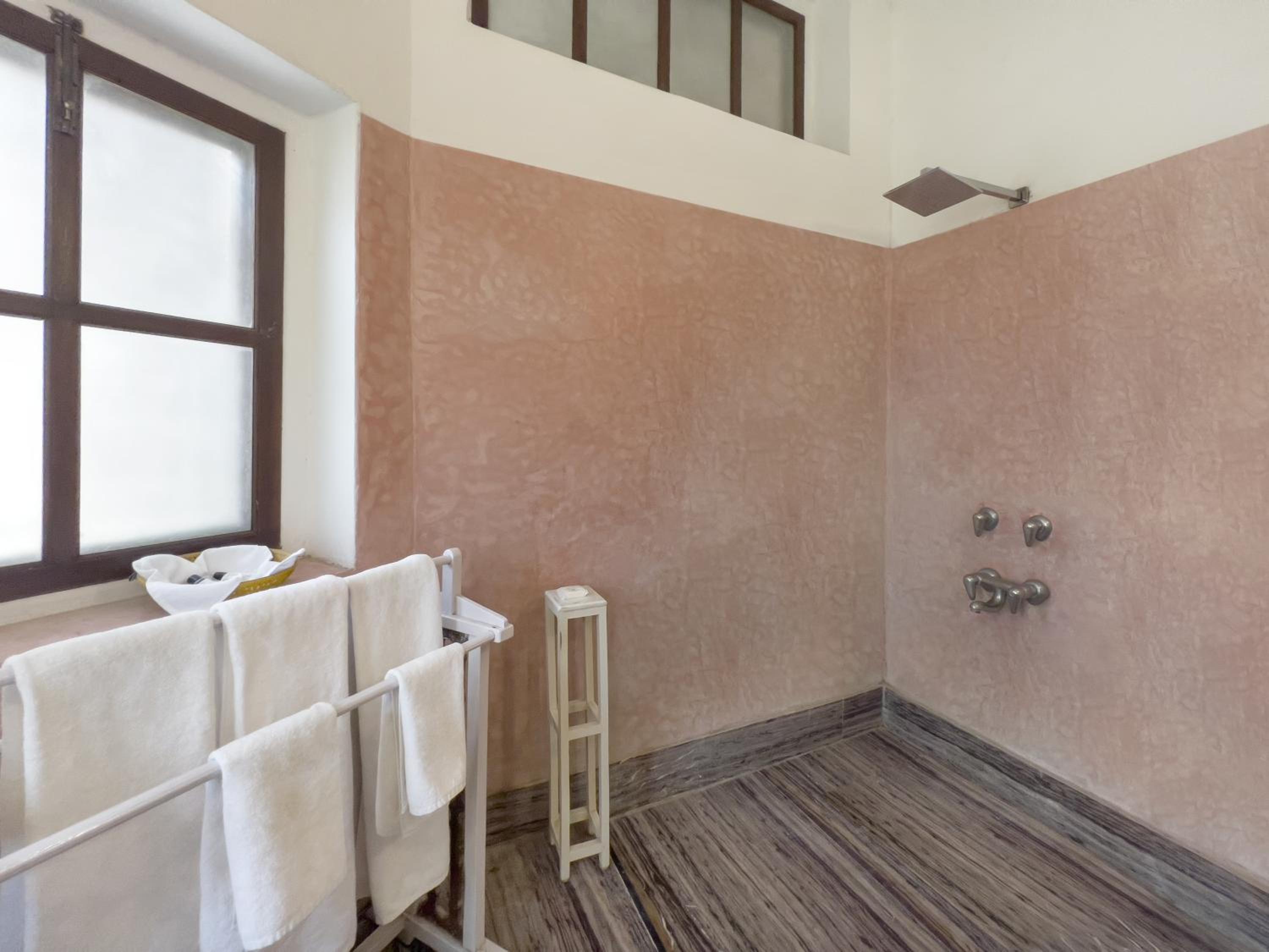 Heritage Splendour Room – Enjoy a 10% discount on spa, laundry, and vintage car services, alongside complimentary evening tea, guided fort tours, and morning yoga (7:00 AM – 8:00 AM) photo