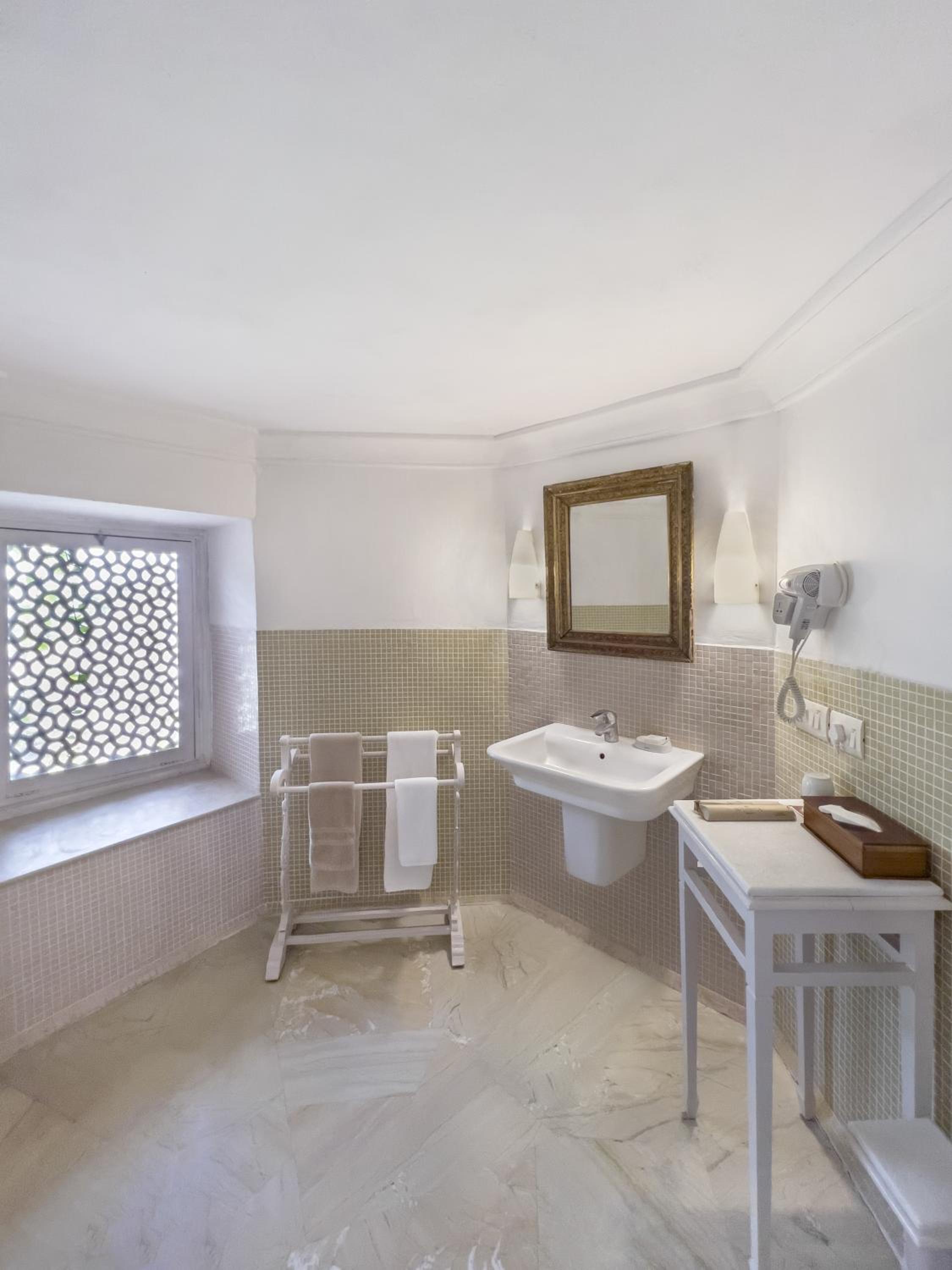 Heritage Royal Room - Enjoy a 10% discount on spa, laundry, and vintage car services, alongside complimentary evening tea, guided fort tours, and morning yoga (7:00 AM – 8:00 AM) photo 2