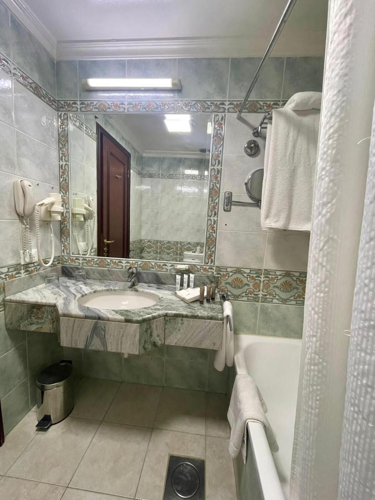 Deluxe Room with Three Single Beds  - Photo 2