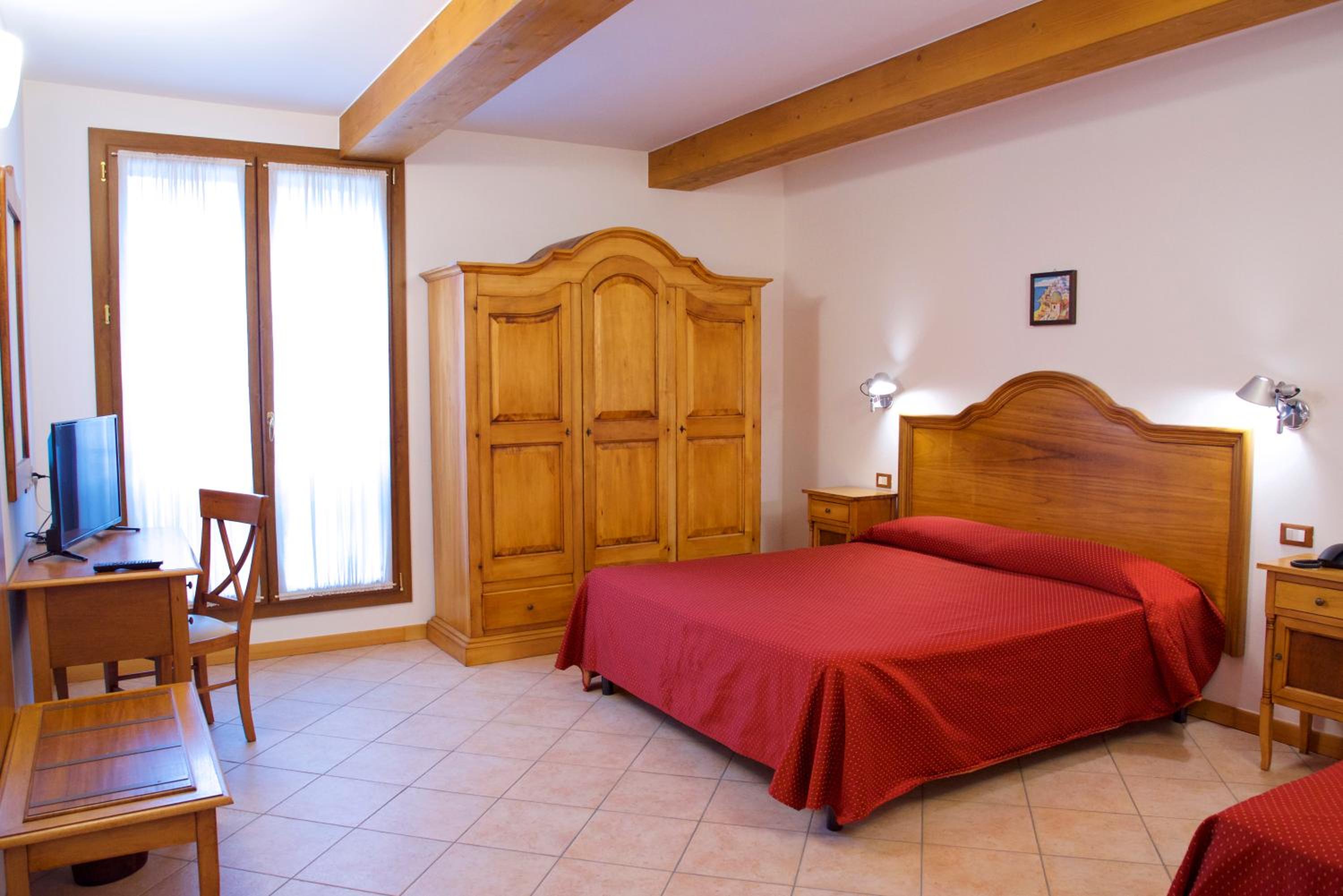 Triple Room - Disability Access photo 3