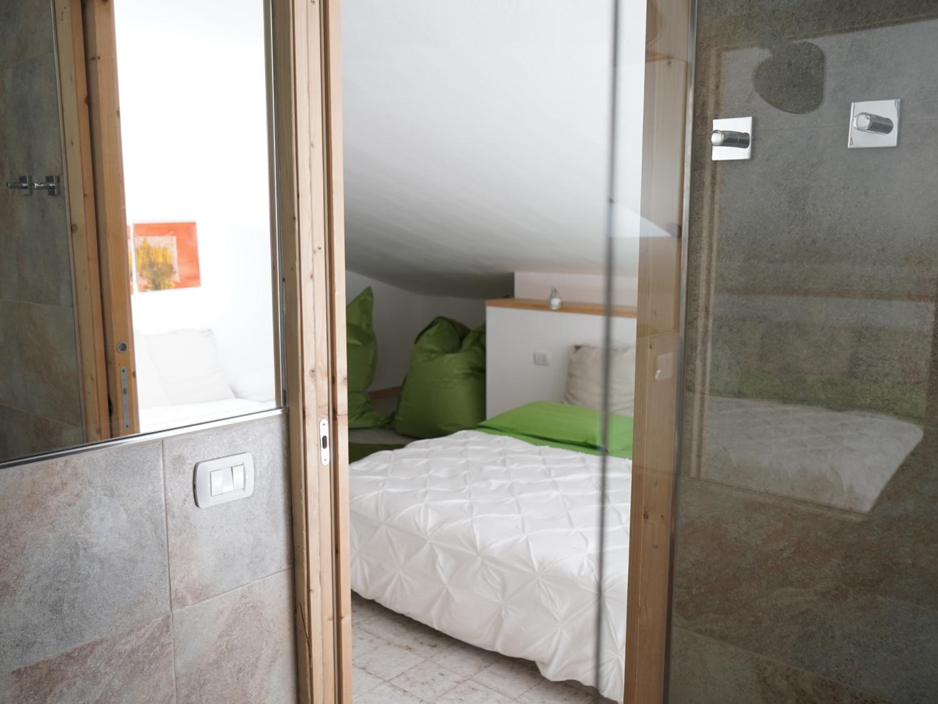 Quadruple Room with Private Bathroom photo 2