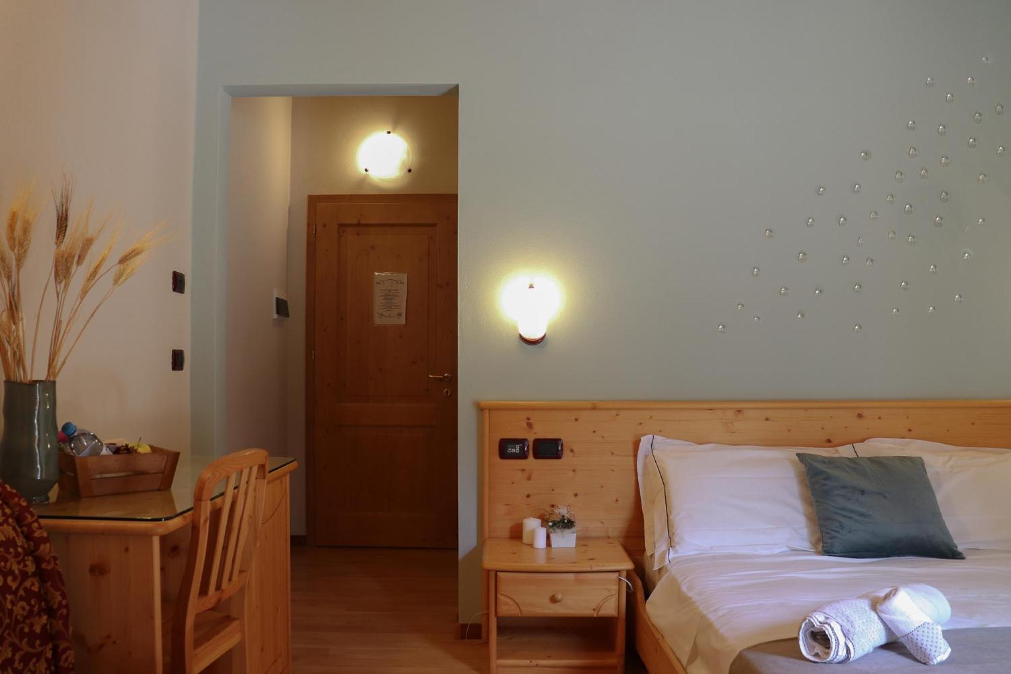 Large Double Room photo 3