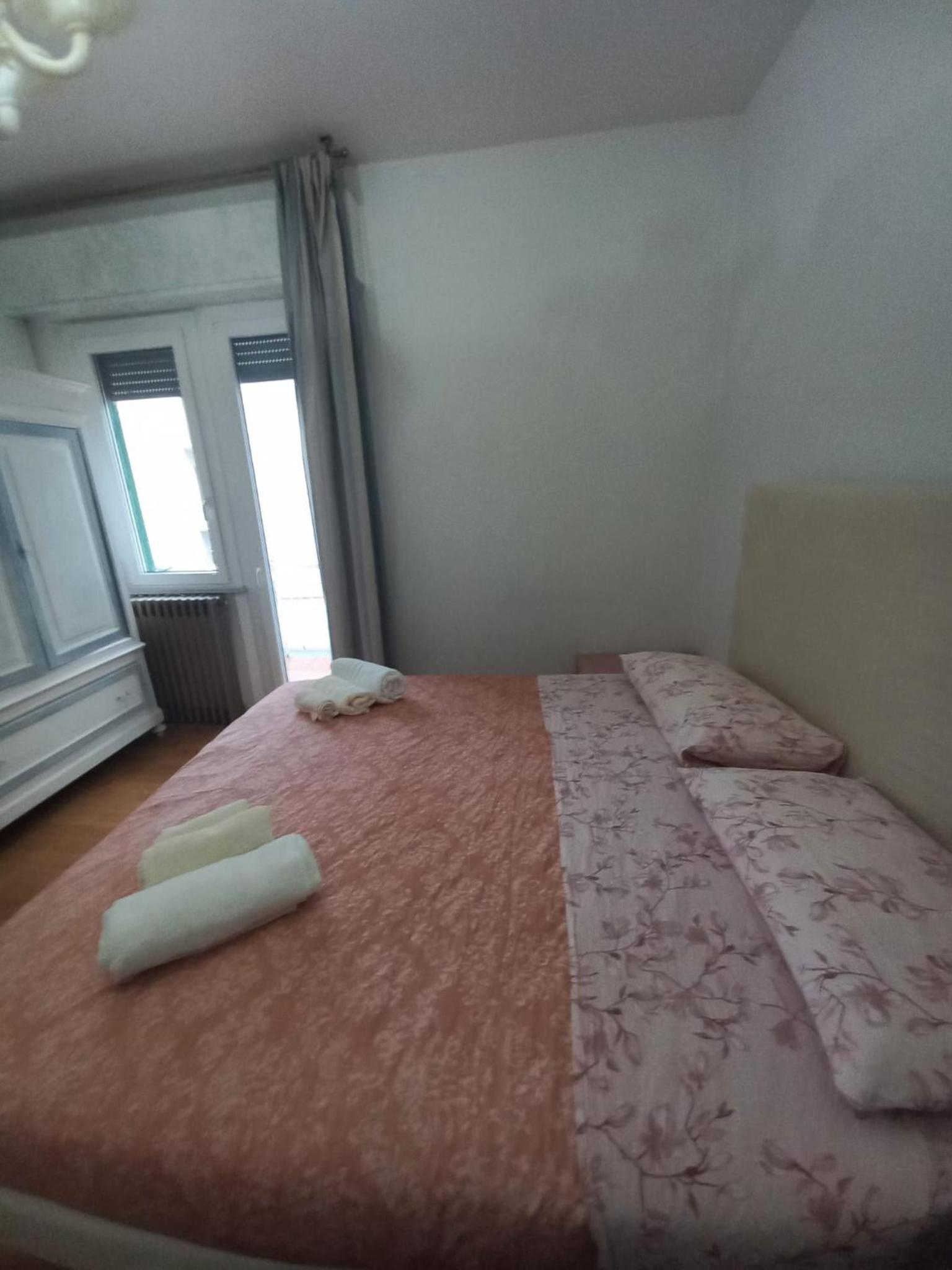 Deluxe Room (2 Adults + 1 Child)