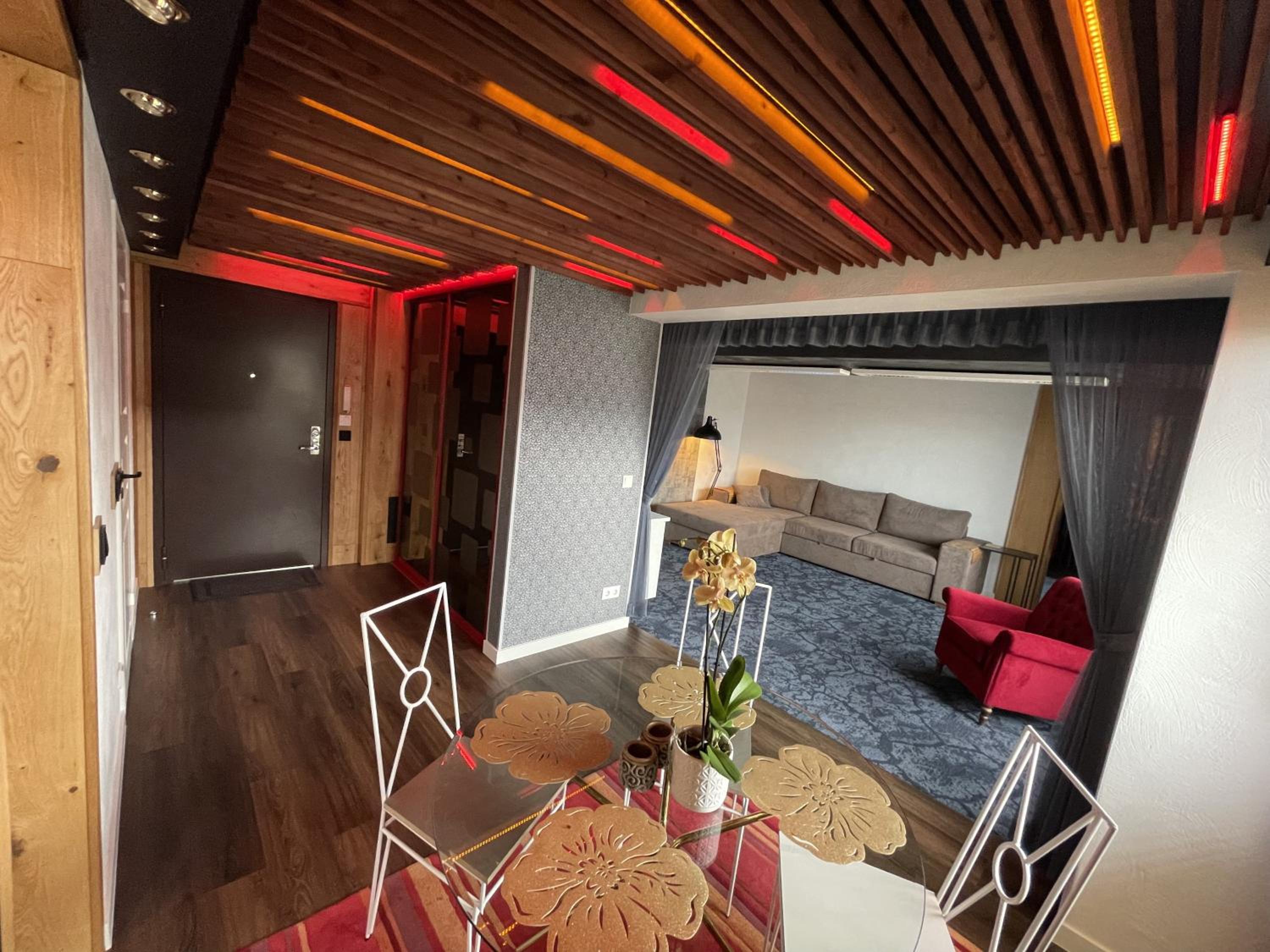 One-Bedroom Apartment - Photo 21