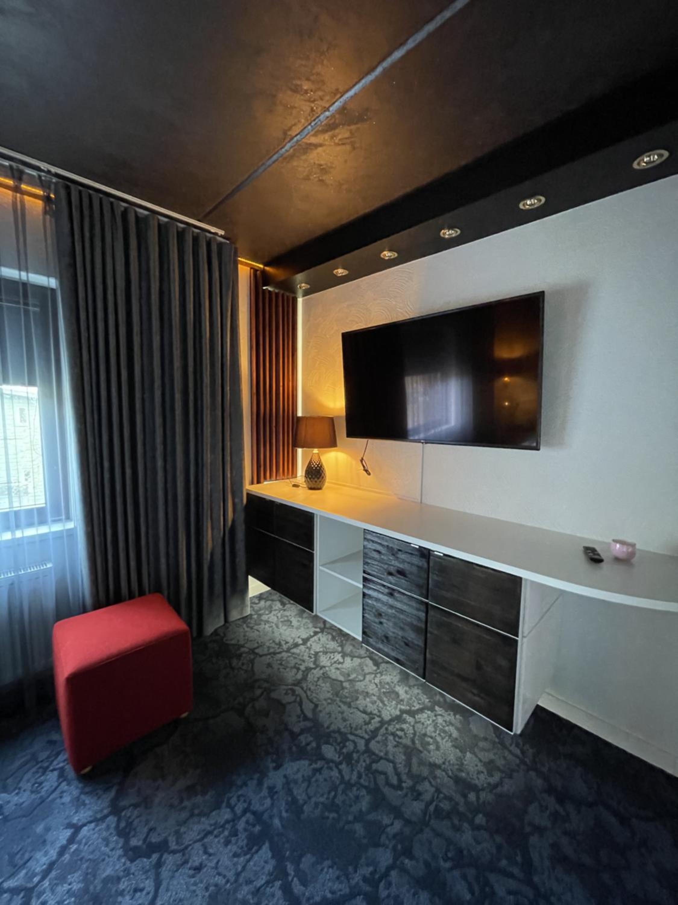 One-Bedroom Apartment - Photo 7