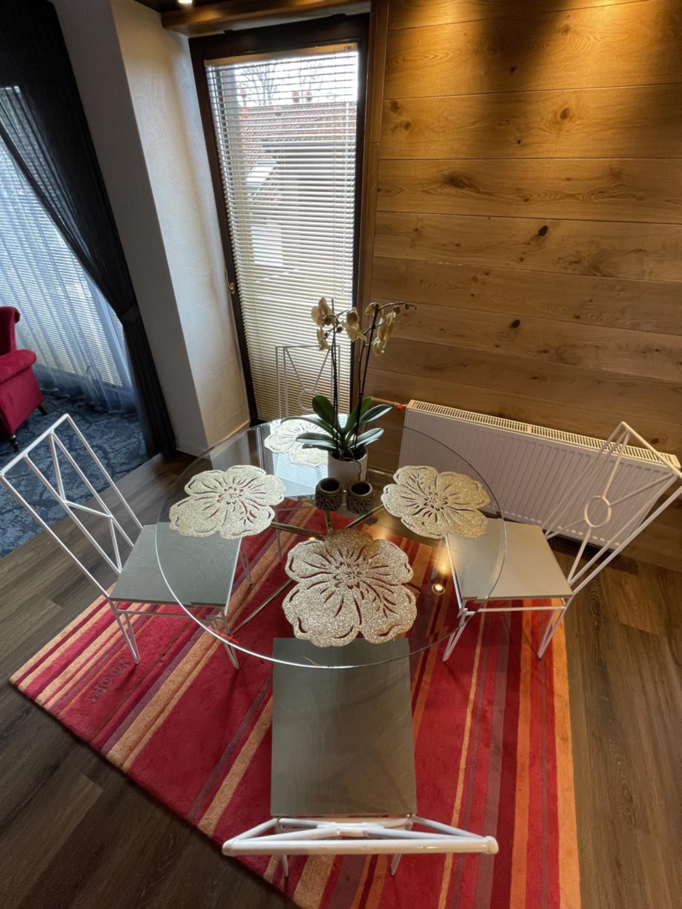 One-Bedroom Apartment - Photo 12