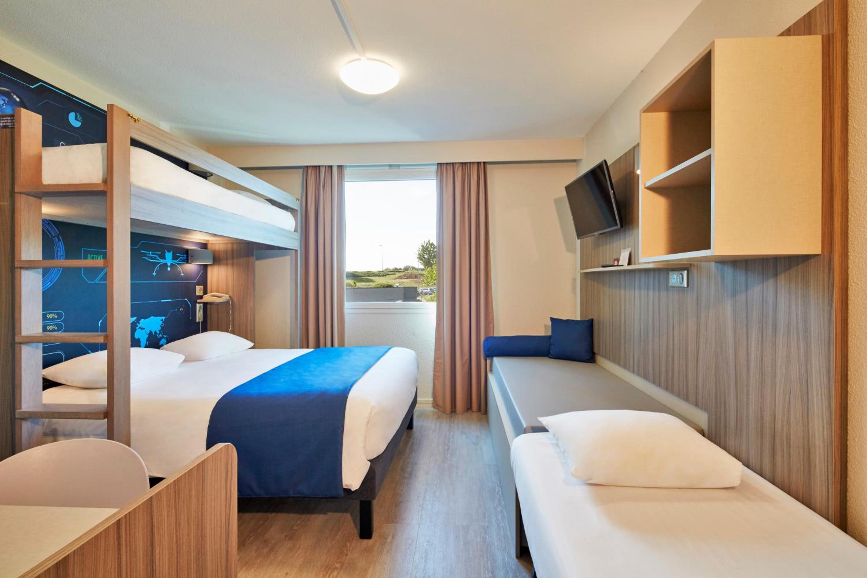 Quadruple Room (4 single beds) - Photo 5