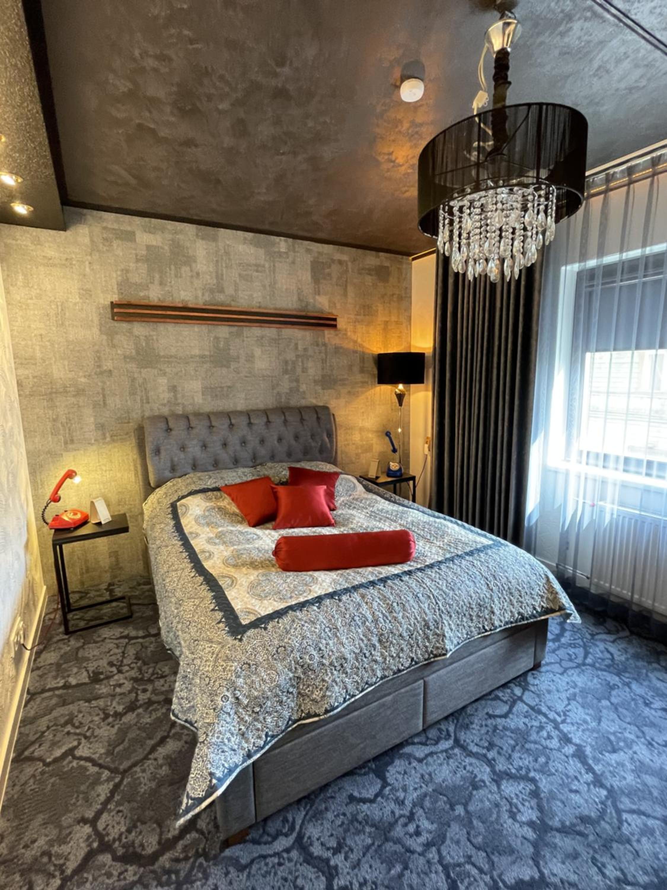 One-Bedroom Apartment - Photo 25