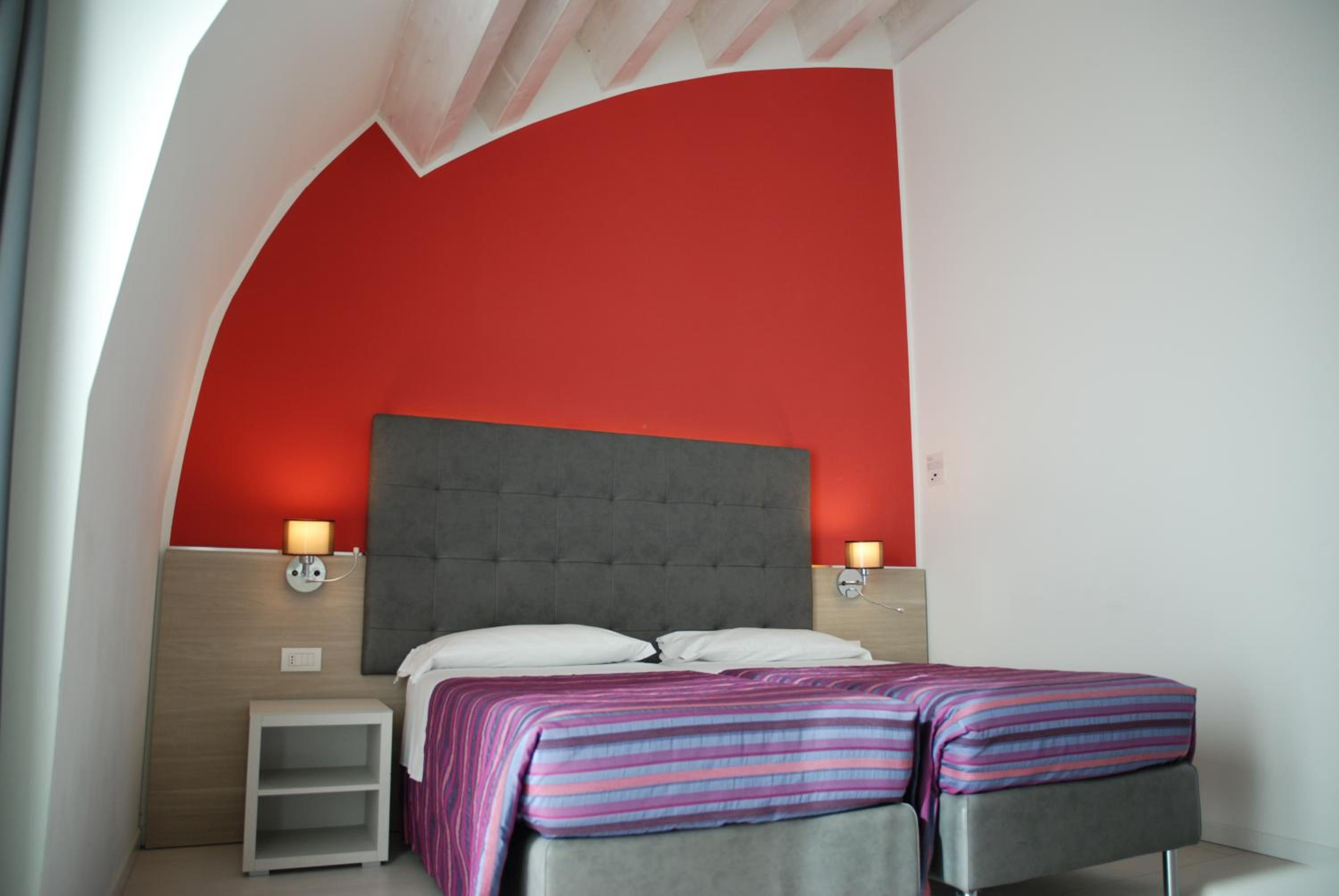 Deluxe Double or Twin Room - Photo 2