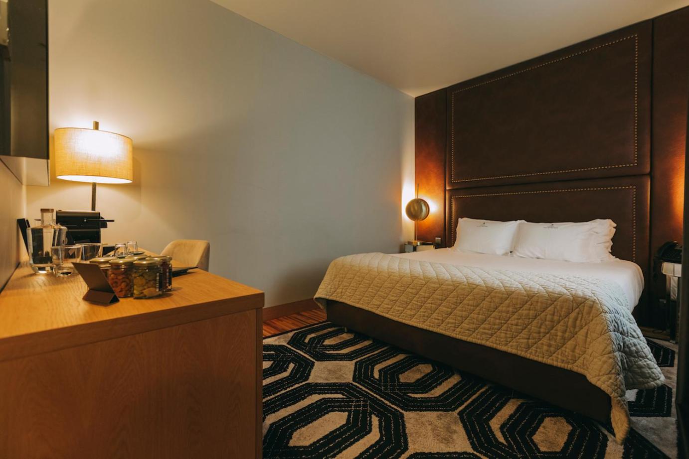 Available room thumbnail 6