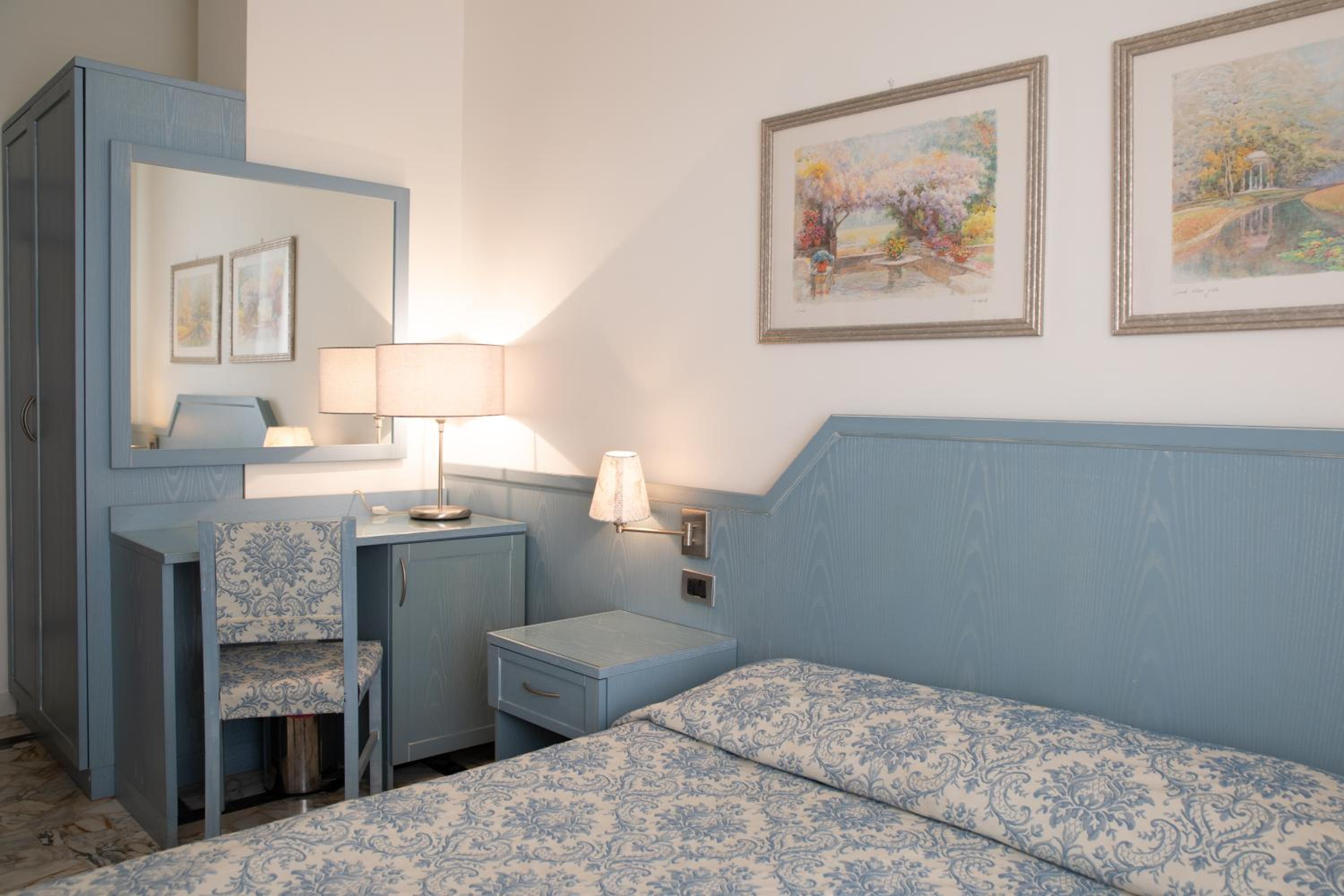 Budget Double Room - Photo 6