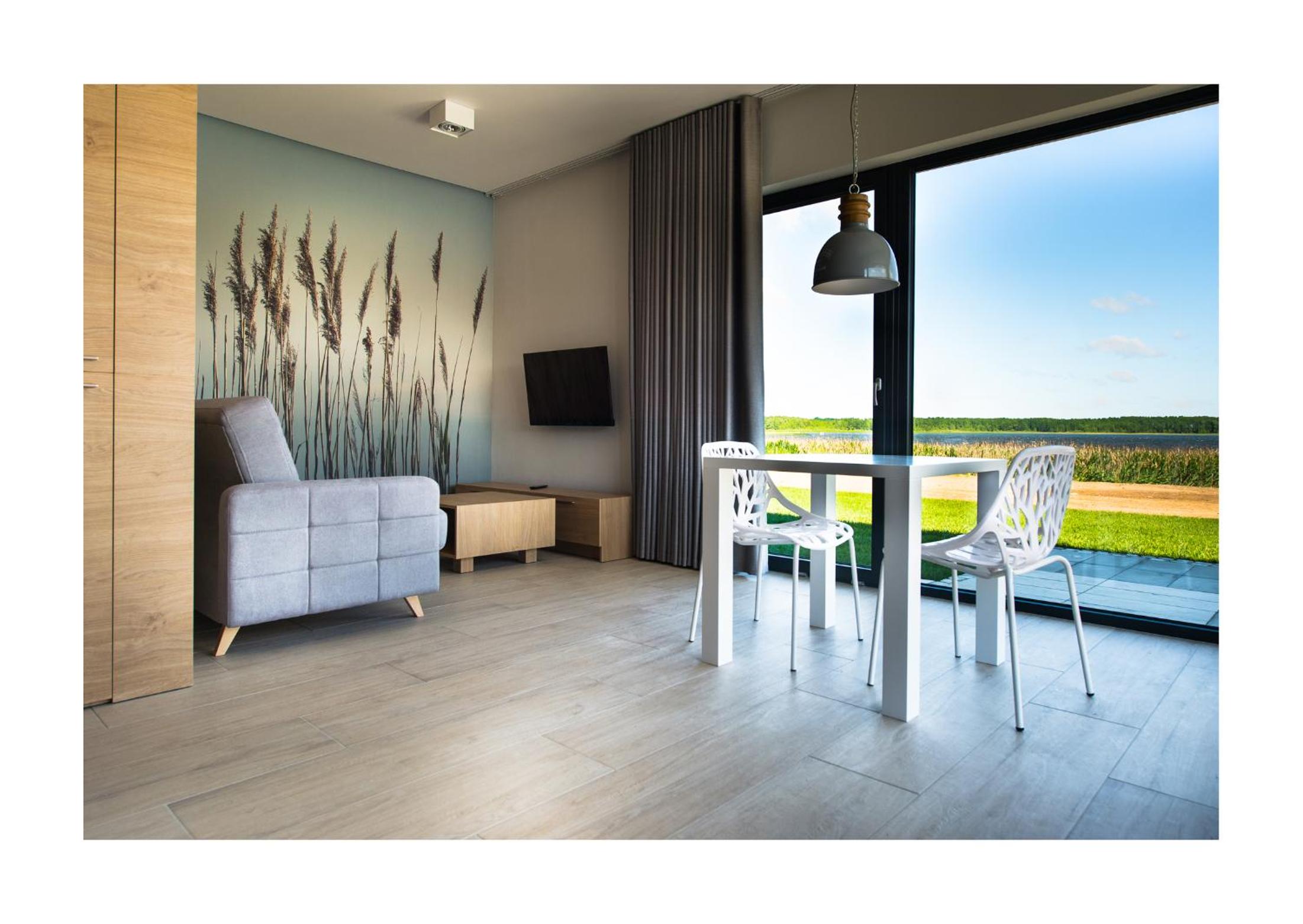 Apartment with Lake View
