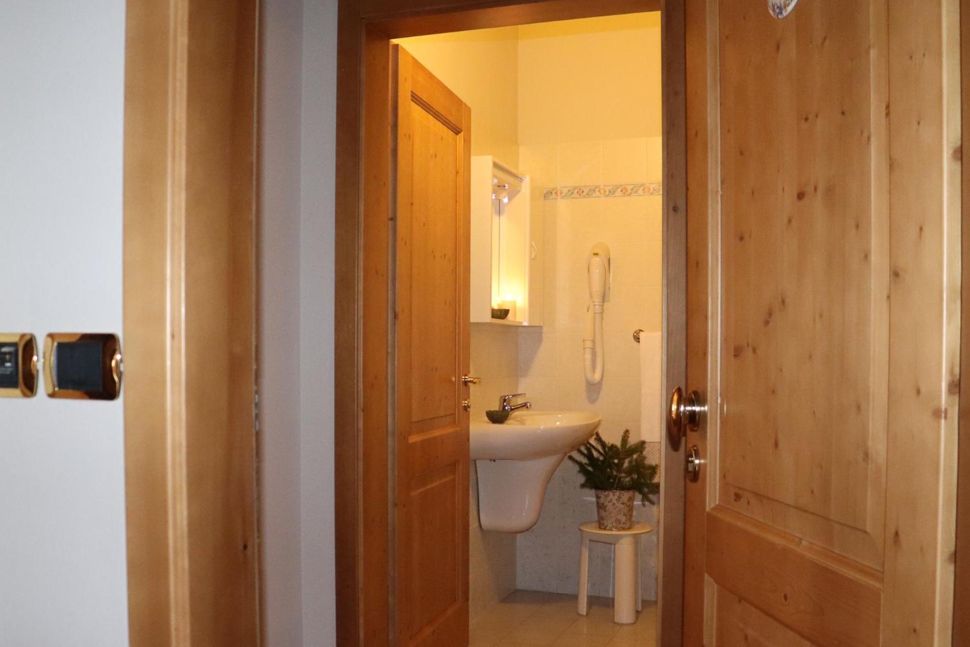 Large Double Room photo 3