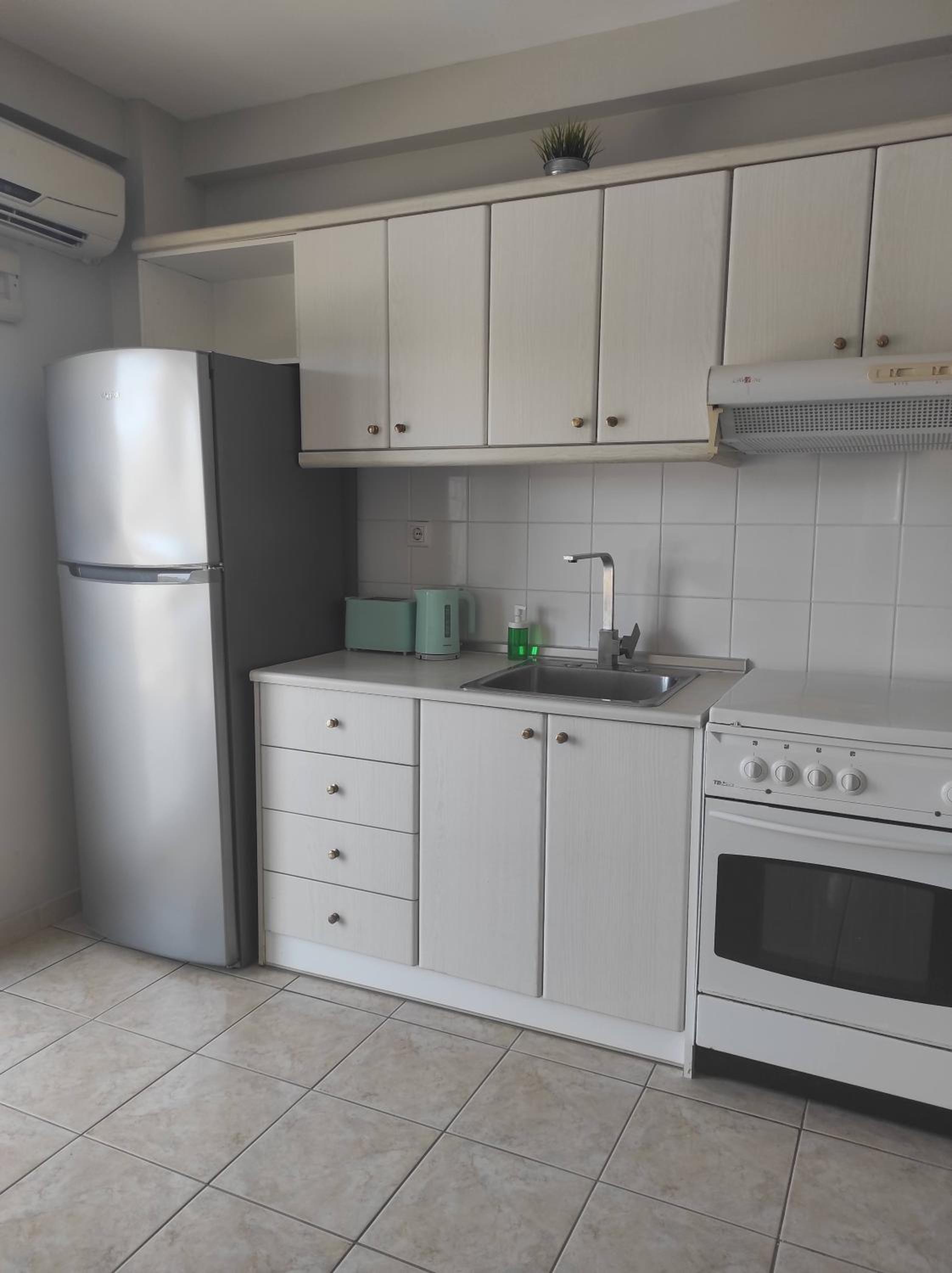Two-Bedroom Apartment - Photo 2