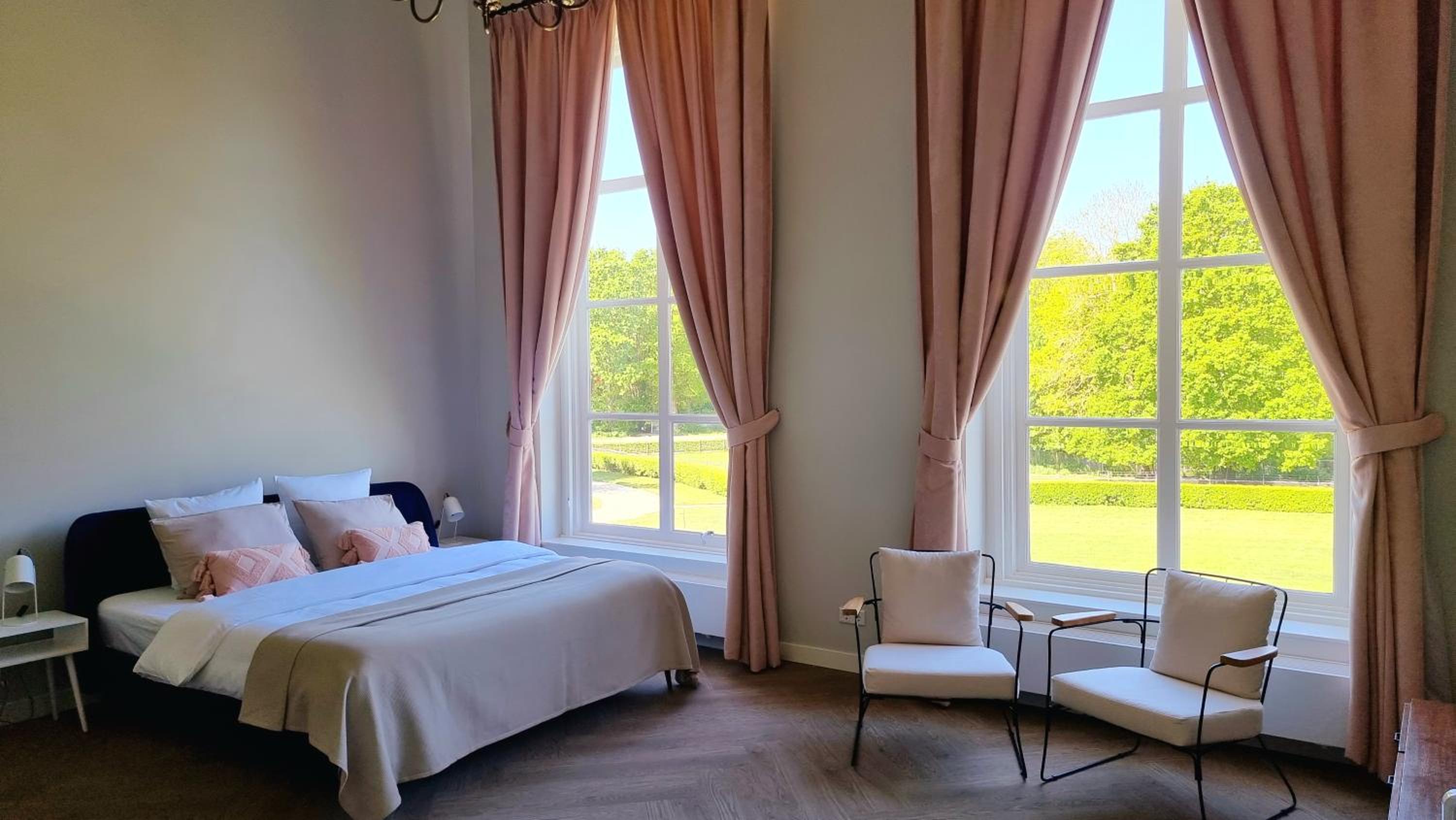 Deluxe King Room photo 3