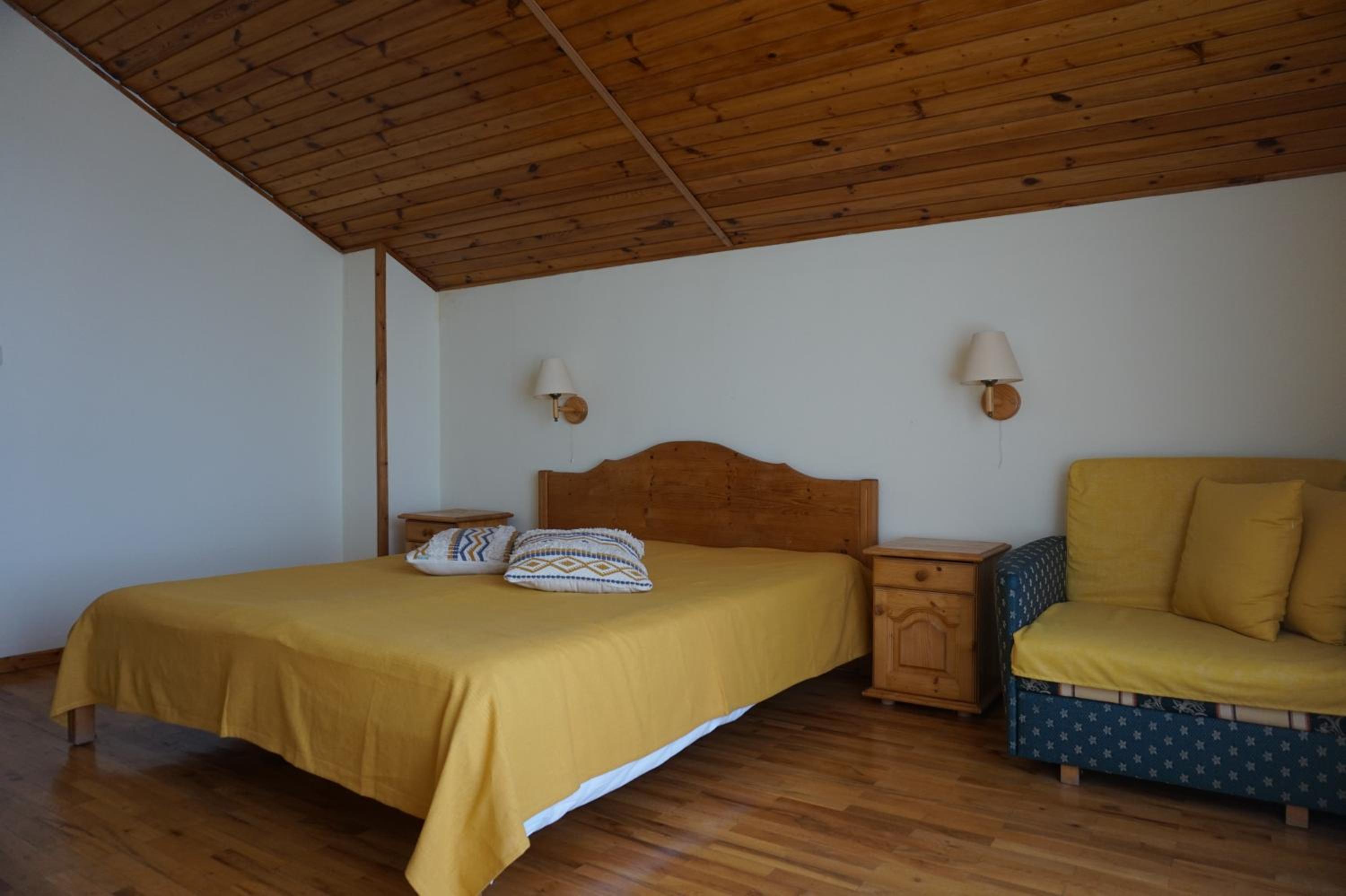 One-Bedroom Apartment - Photo 1