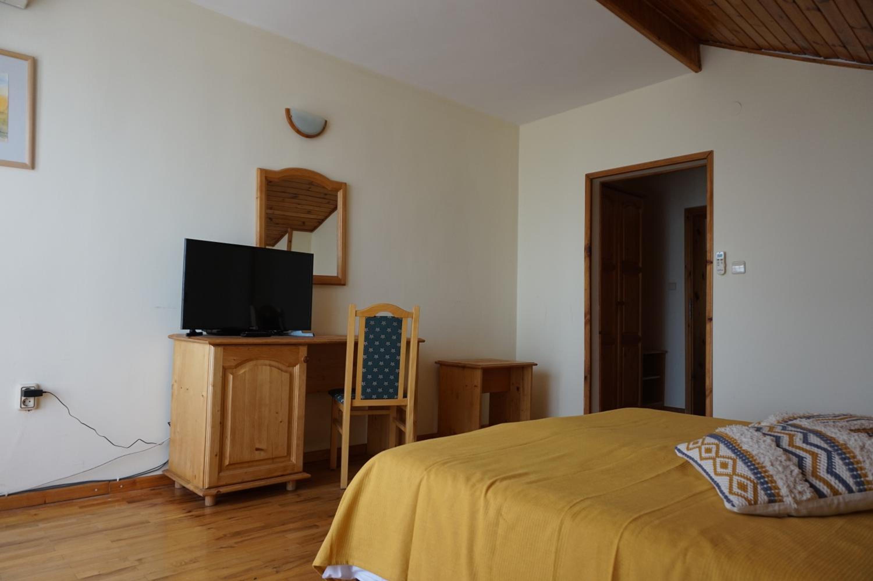One-Bedroom Apartment - Photo 4