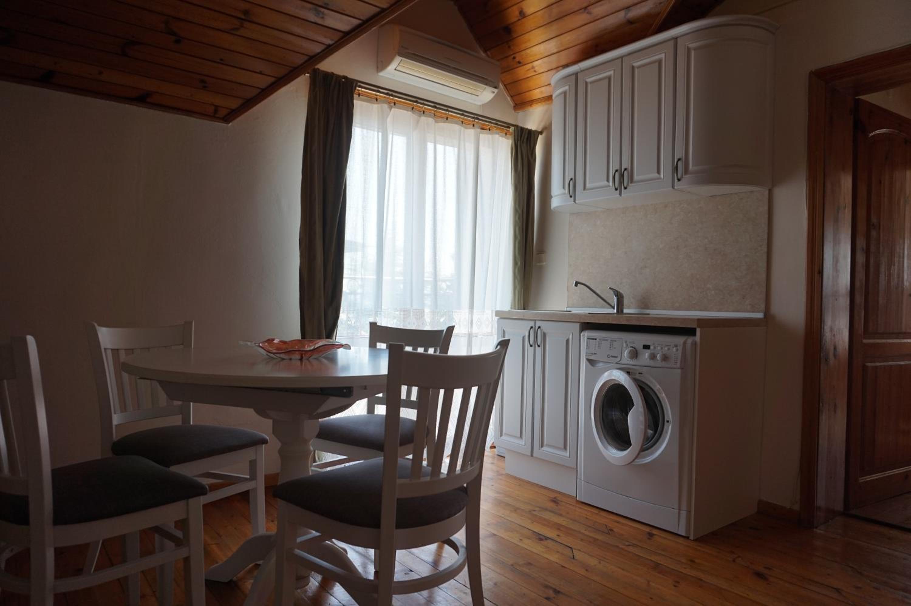 One-Bedroom Apartment - Photo 3