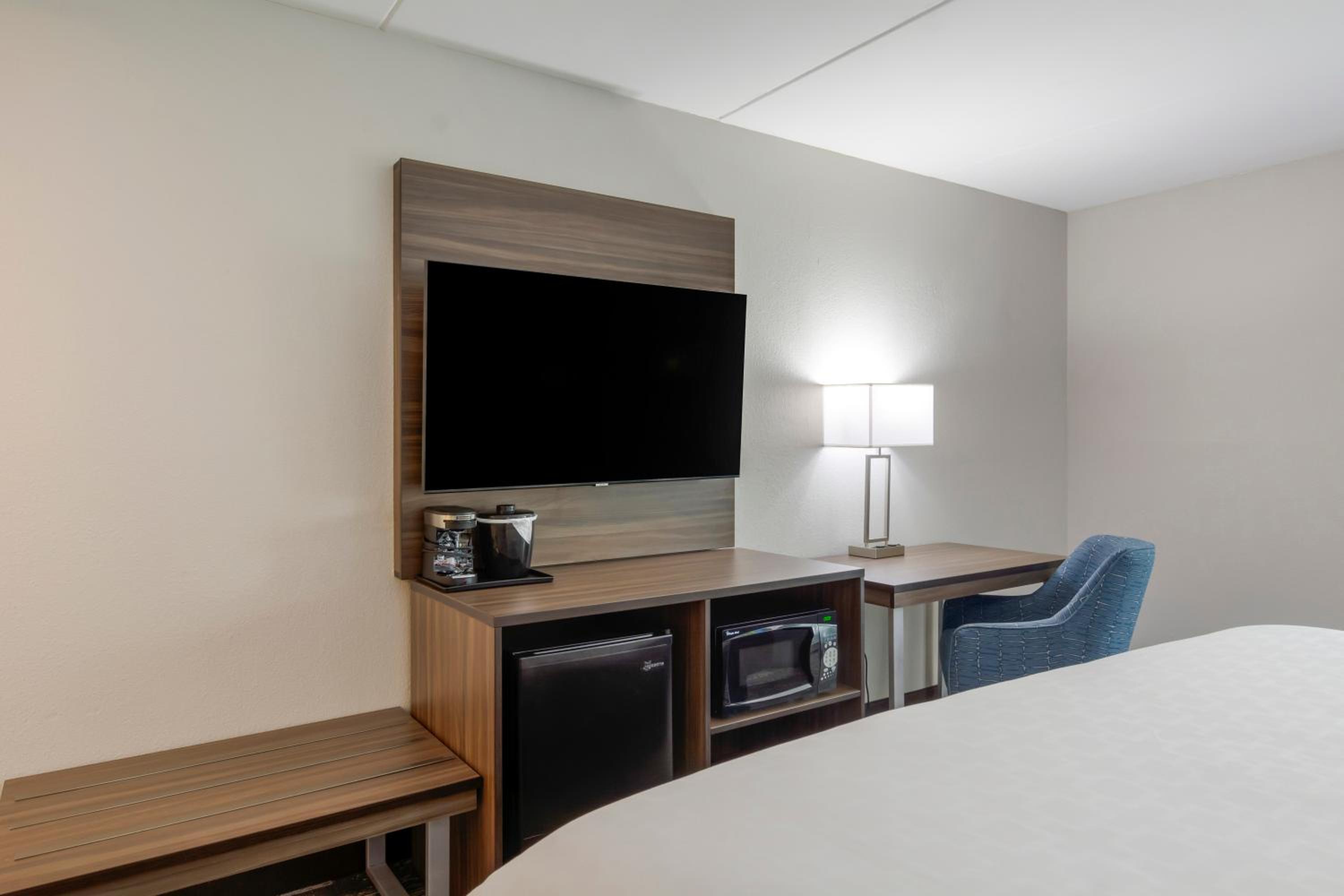 Standard King Room - Non Smoking - Photo 1
