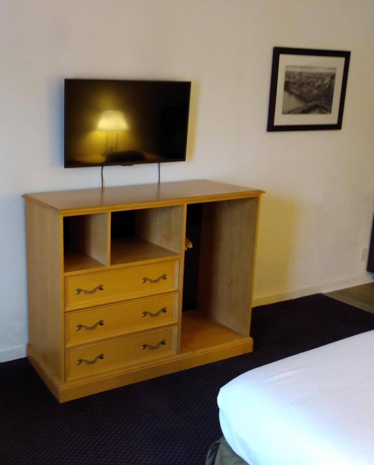 Double Room - Non Smoking - Photo 13