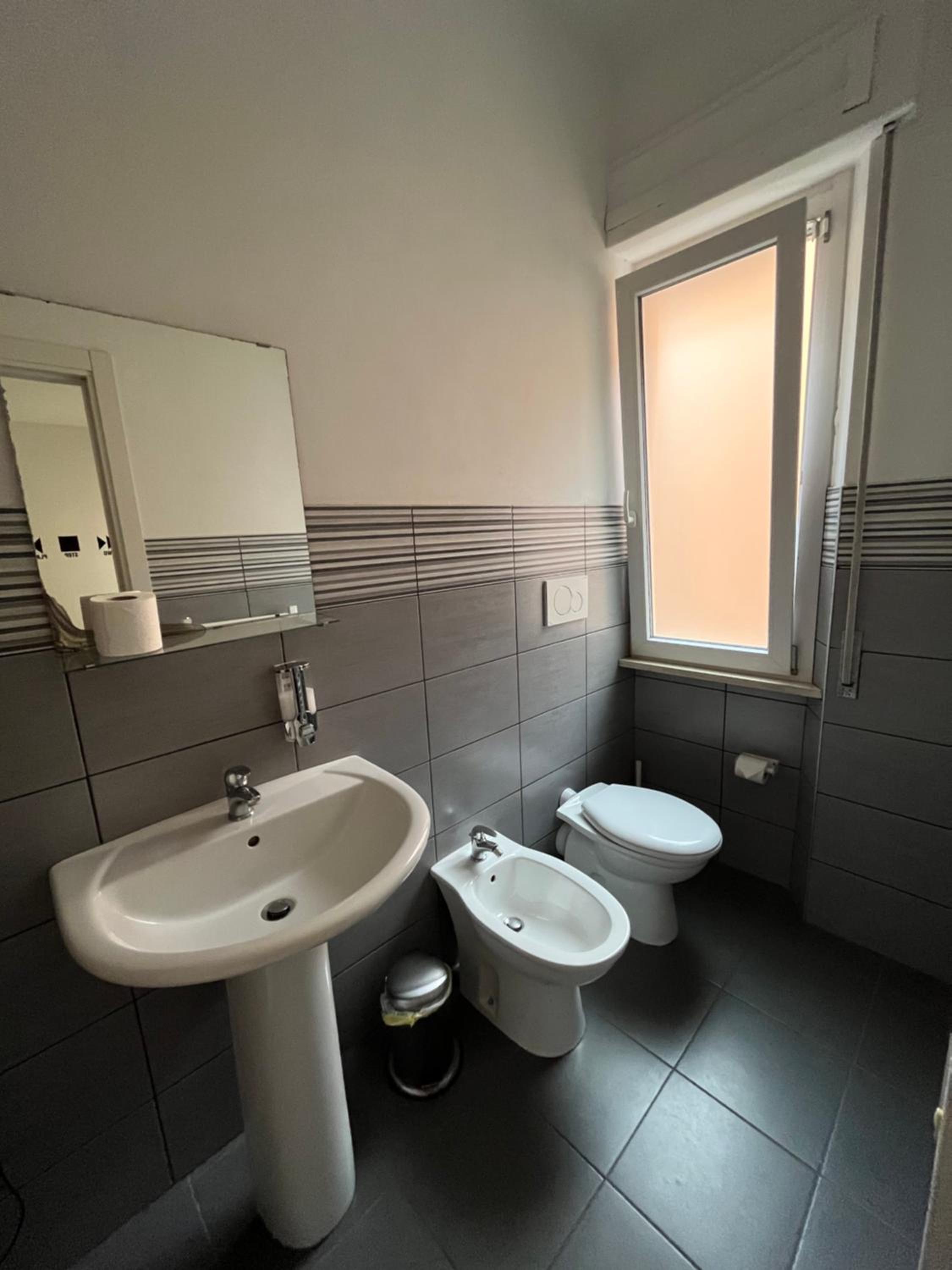 Triple Room with Private Bathroom - Photo 3