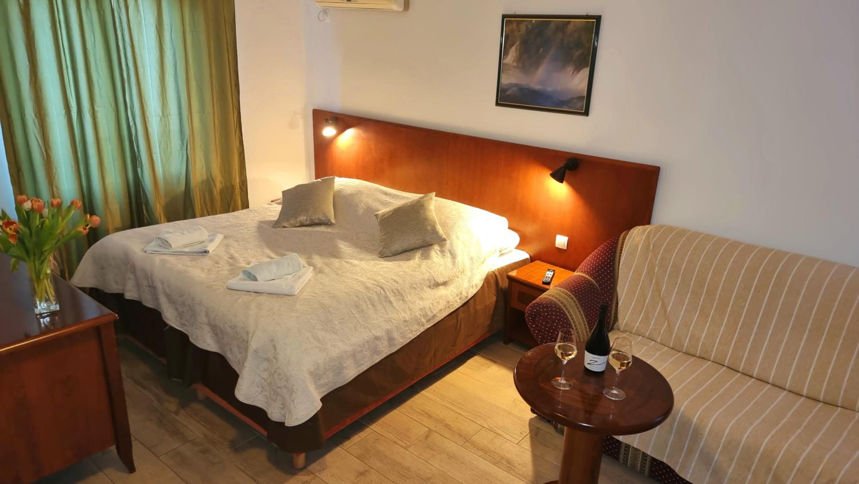 One-Bedroom Apartment (4 Adults) photo 2