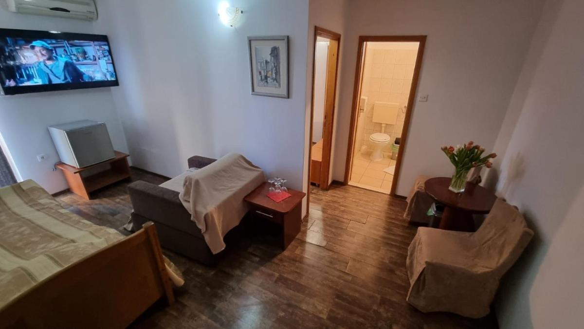 One-Bedroom Apartment (3 Adults) photo 3