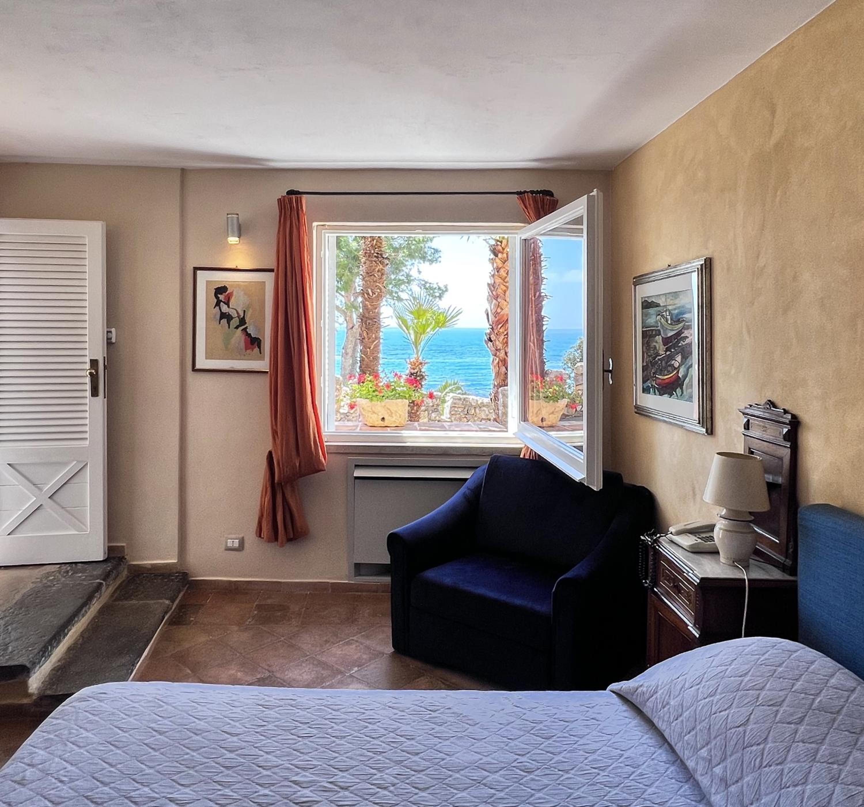 Double Room with Sea View photo 2
