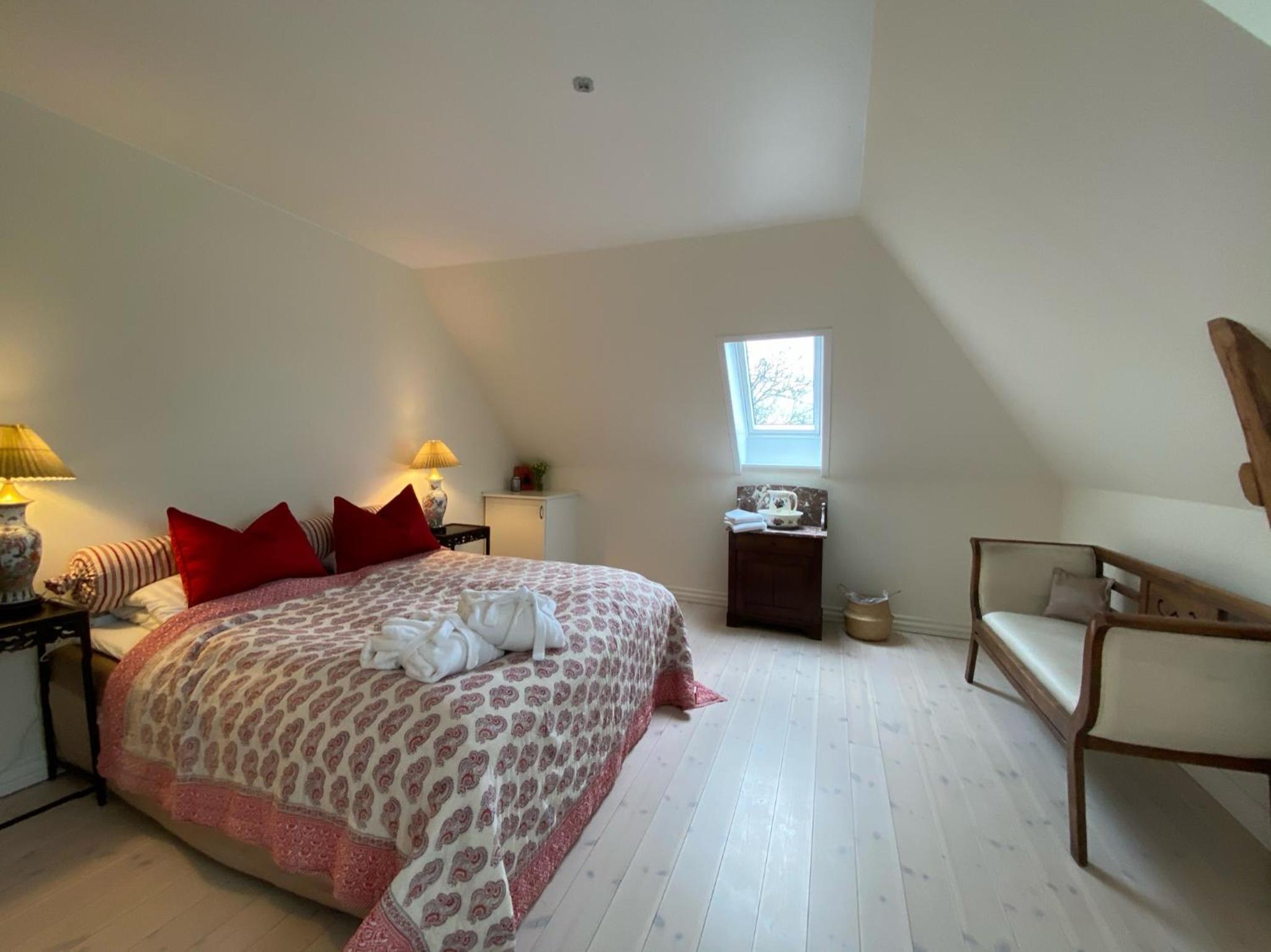 Double or Twin Room with City View photo 2