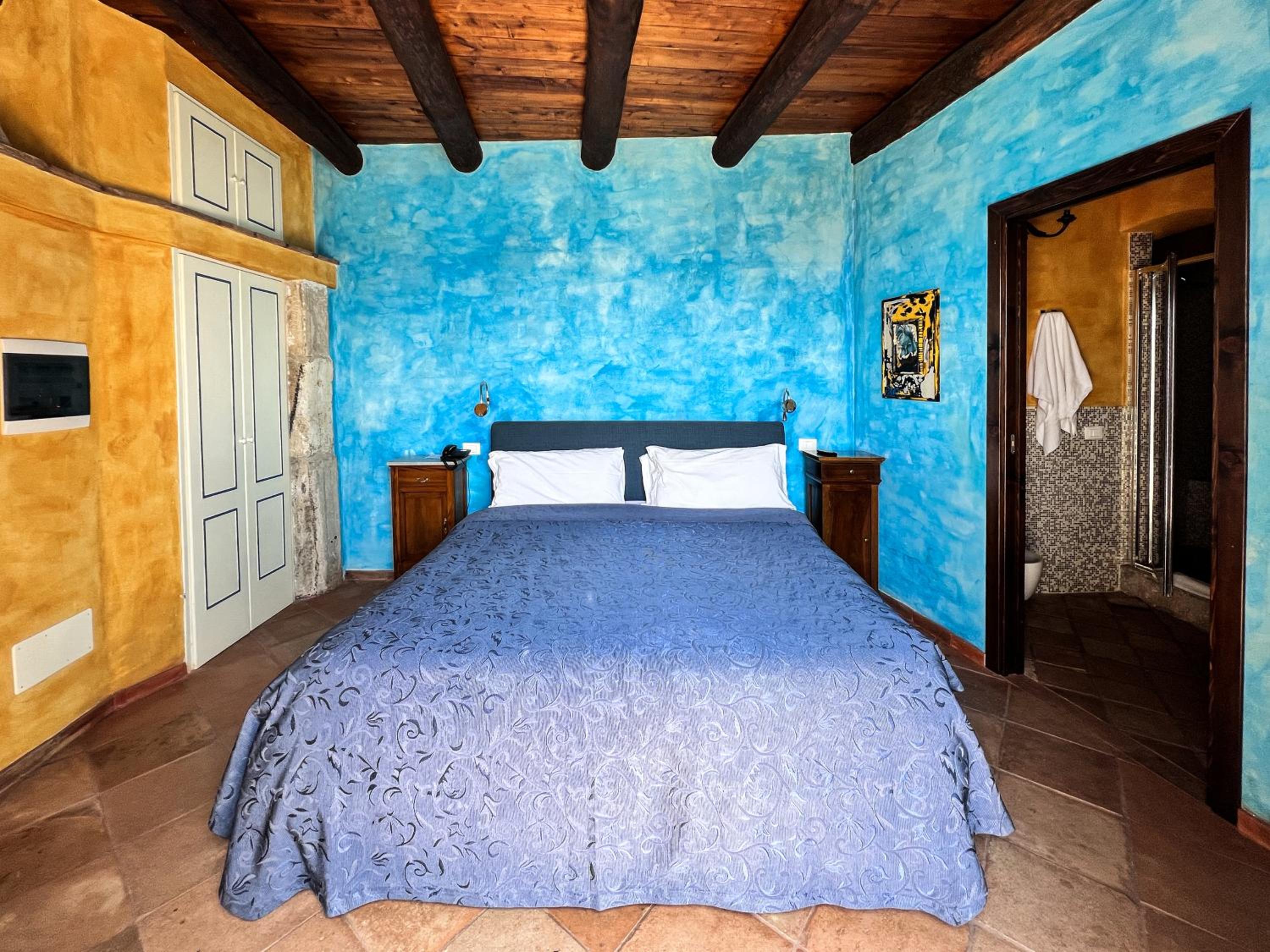 Junior Suite with Balcony - Photo 1