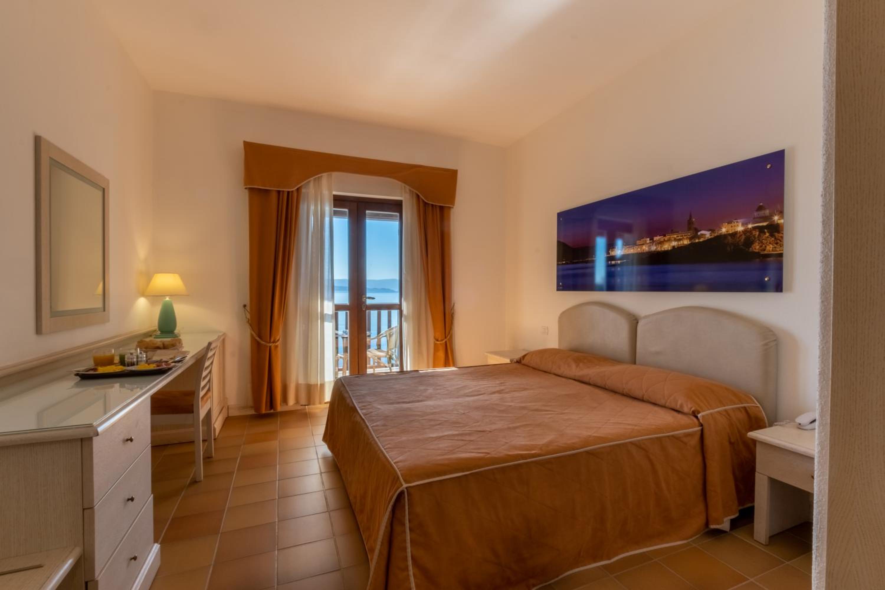 Triple Room with Balcony and Sea View