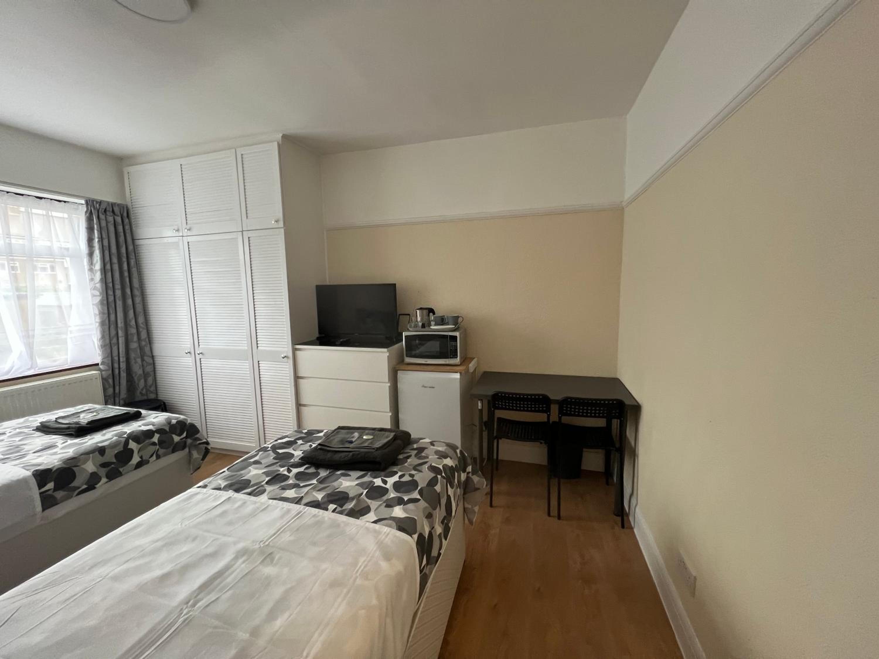 Double or Twin Room with Shared Bathroom photo 1