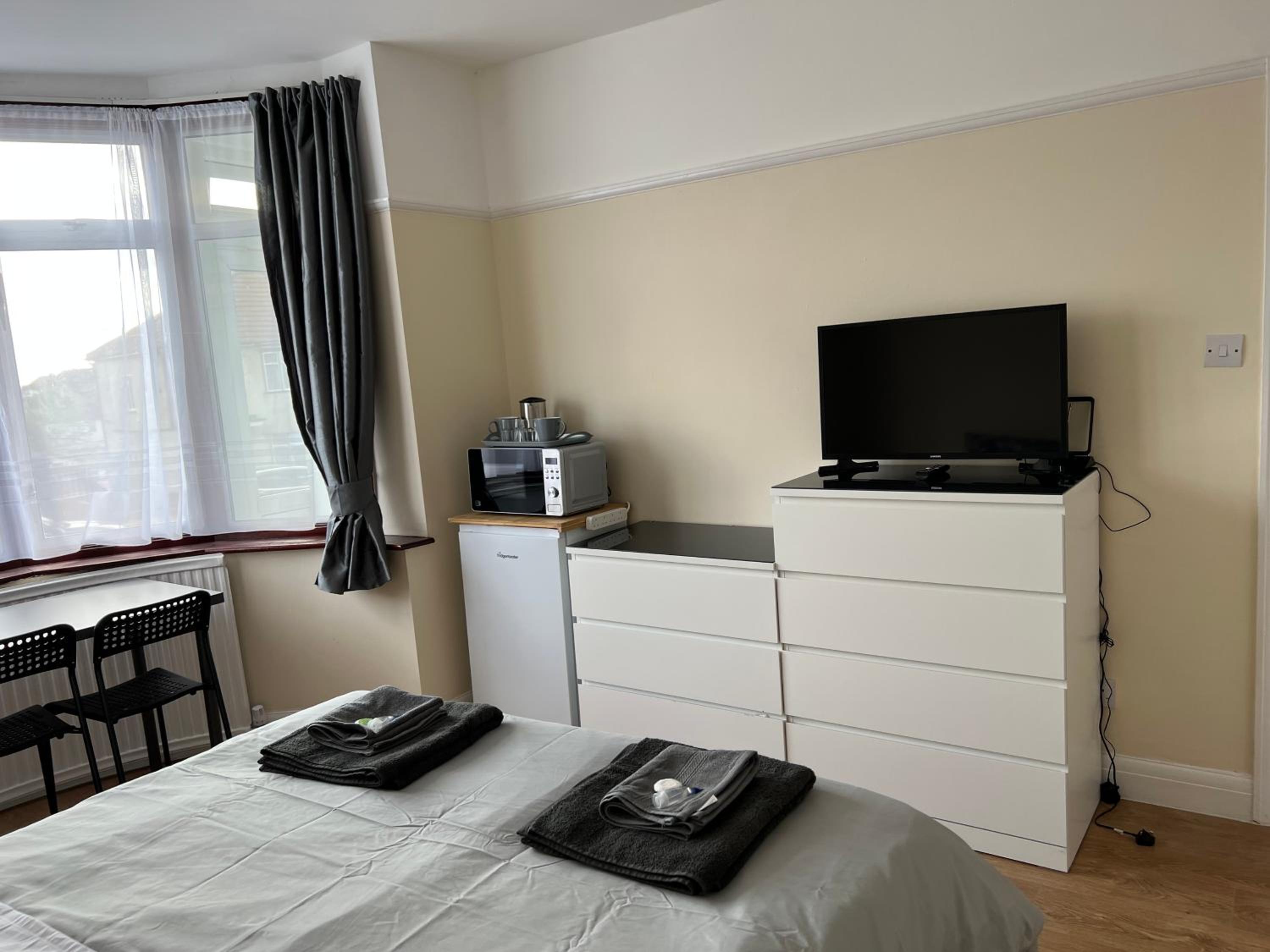 Double or Twin Room with Shared Bathroom photo 2