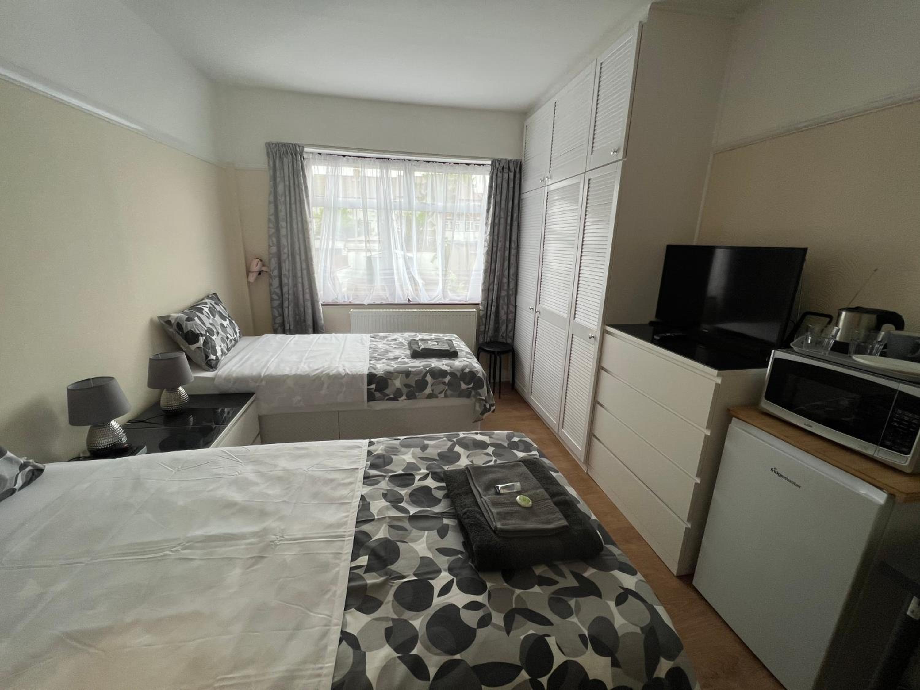 Double or Twin Room with Shared Bathroom photo 3